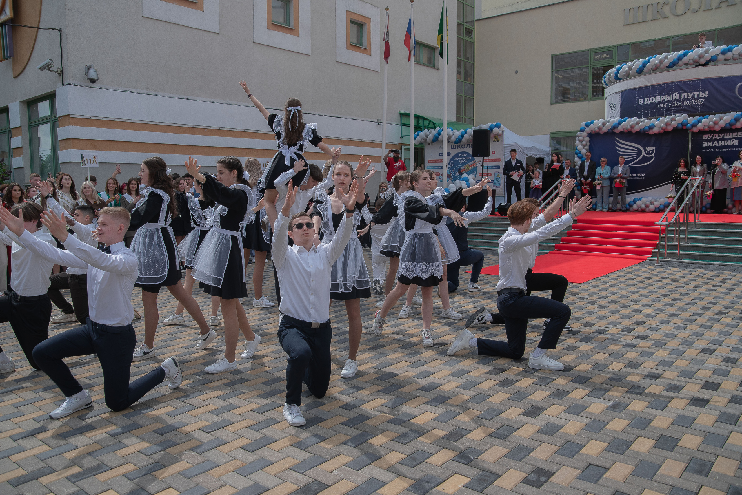 Последний звонок. Стильный портретный и семейный фотограф в Москве Ника Артуньянц