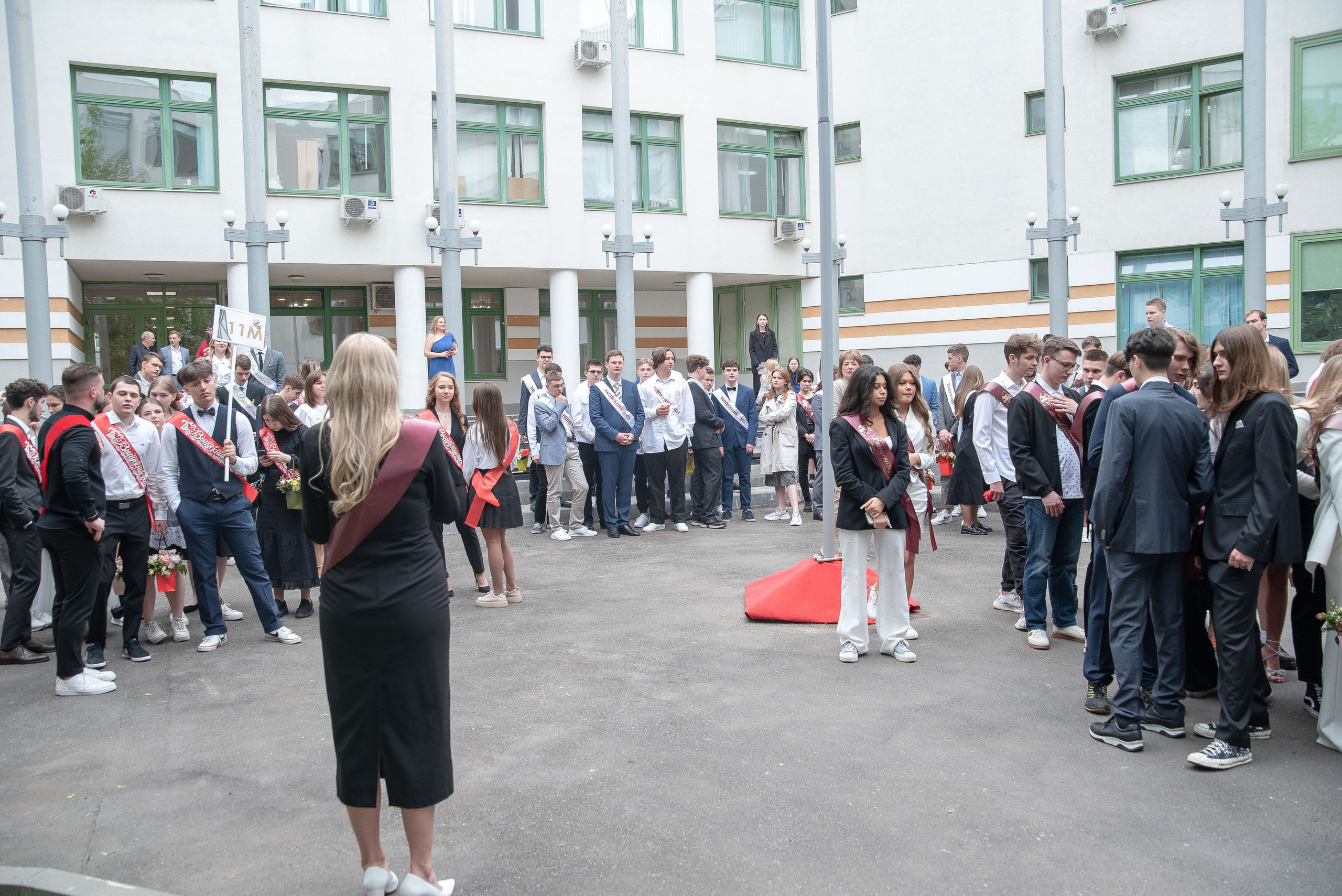 Последний звонок. Стильный портретный и семейный фотограф в Москве Ника Артуньянц