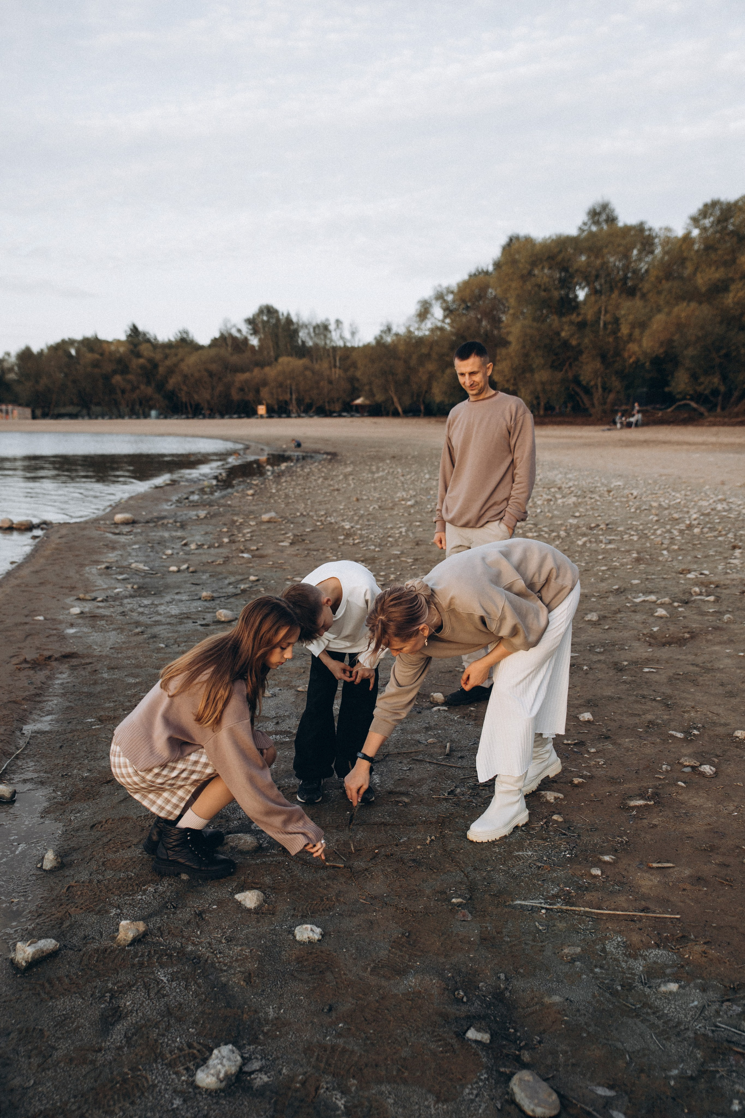 Большая семья на маленьком море. Репортажный и детский фотограф в Минске