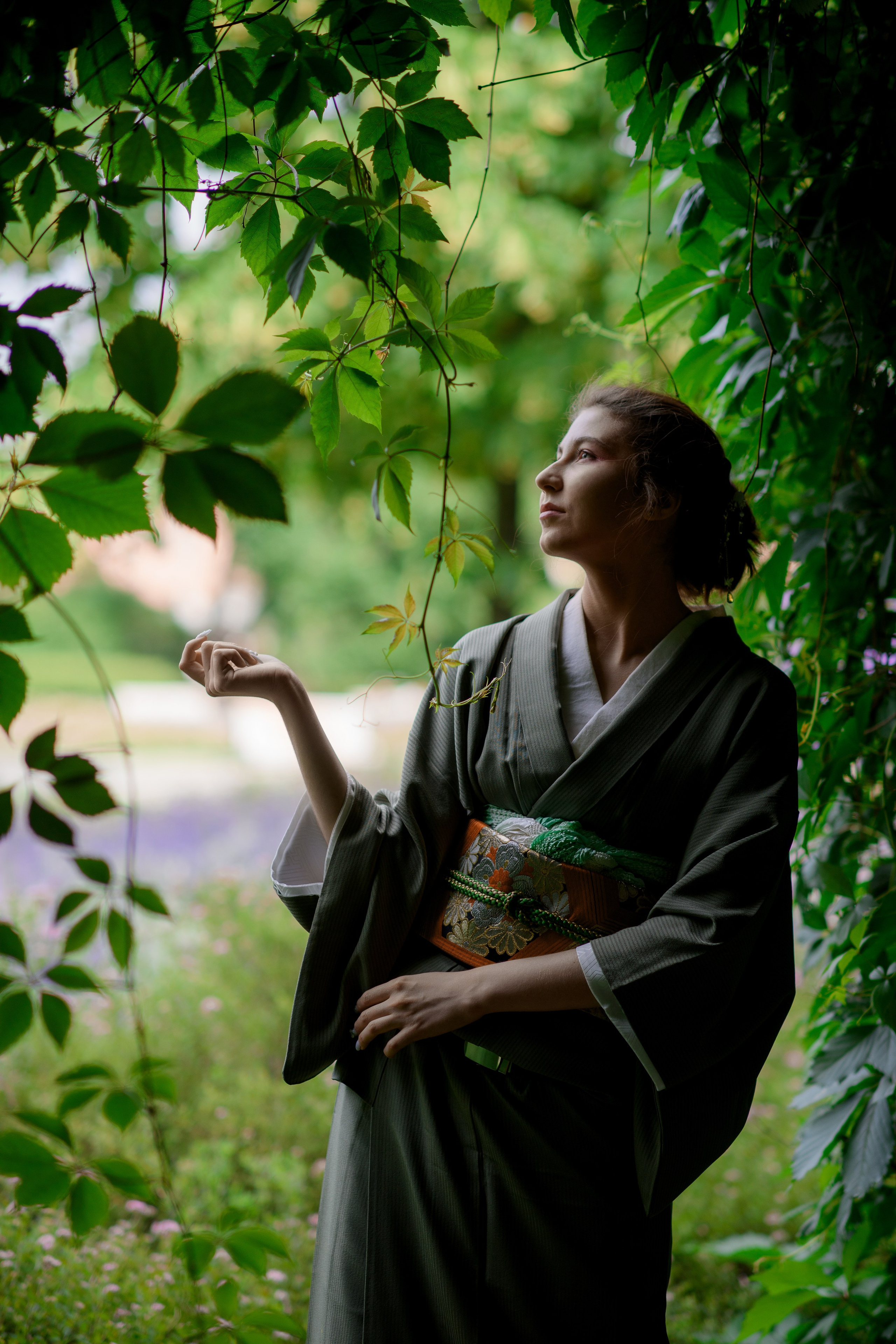 Фотосессия в цветущем чубушнике в саду им. Баумана. Главная