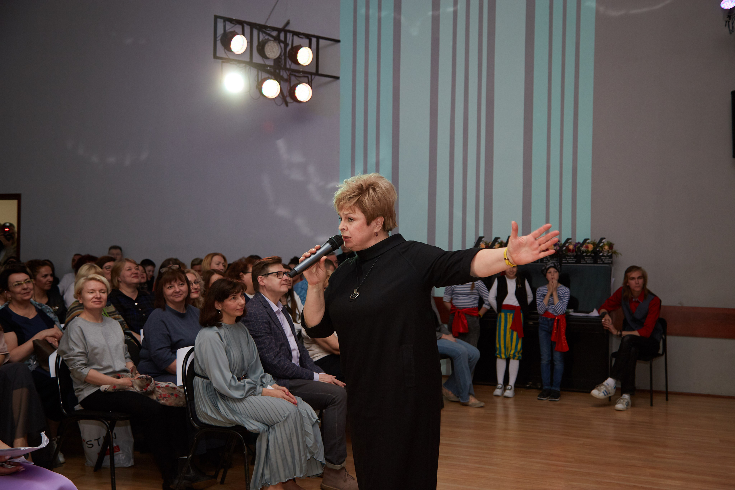 Последний звонок. Фотограф Савченко Люба. Москва