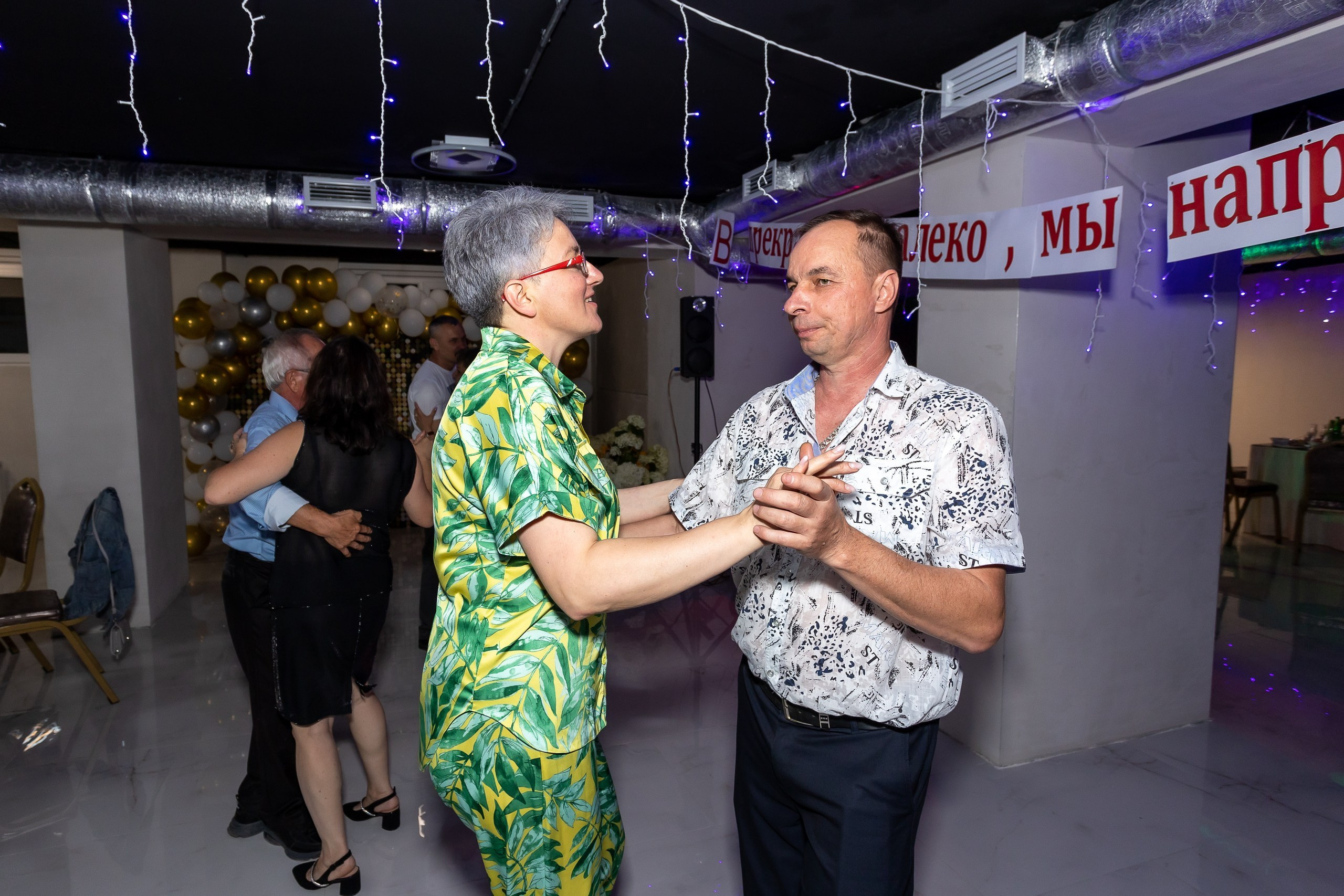 Вручение аттестата и выпускной вечер. Выпускные альбомы Майкоп, Краснодар Елена Золотарева