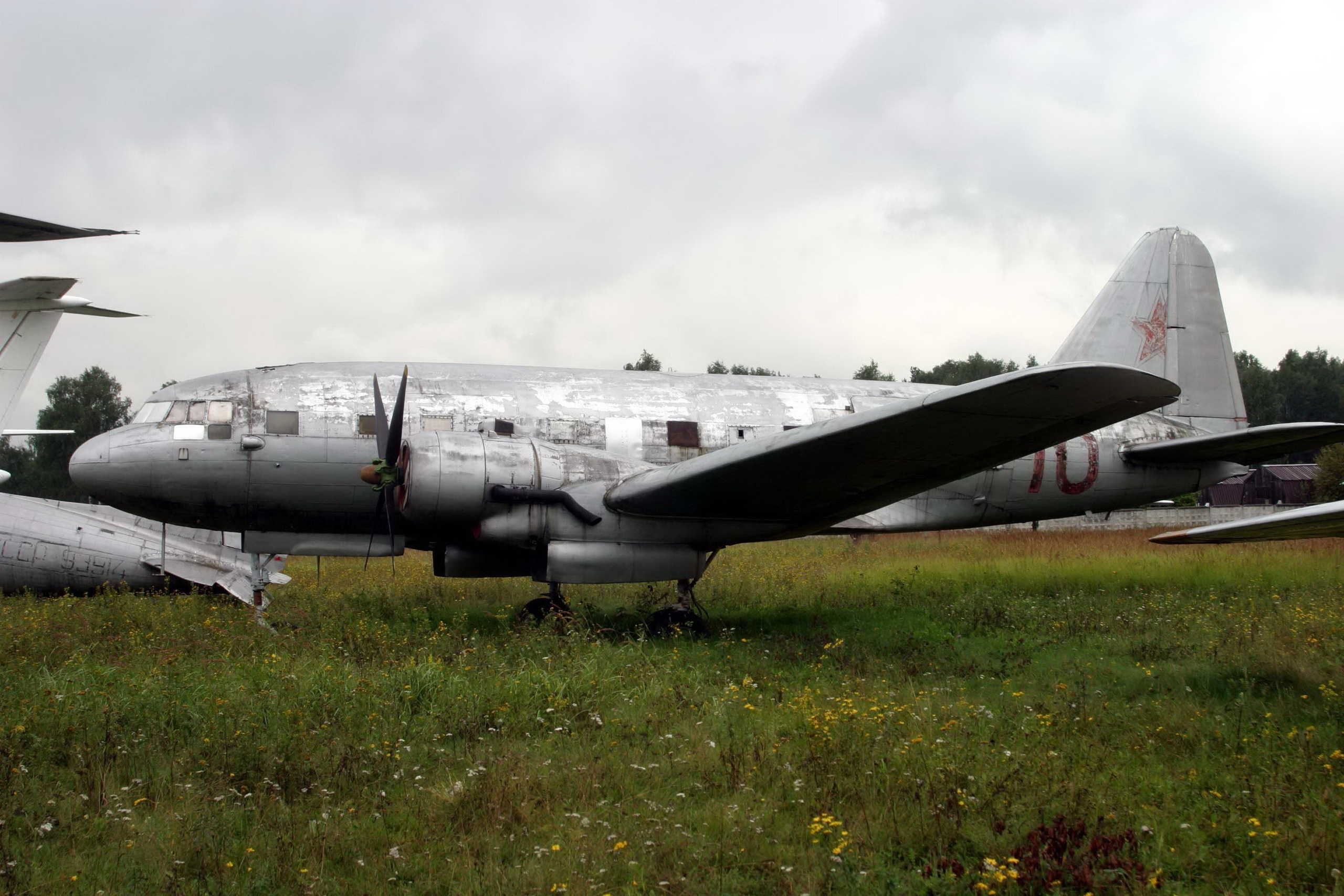 Ил-12 (Монино). Фотоальбом показывающий увлекательный мир авиации и мир медведей Андрея Иванова