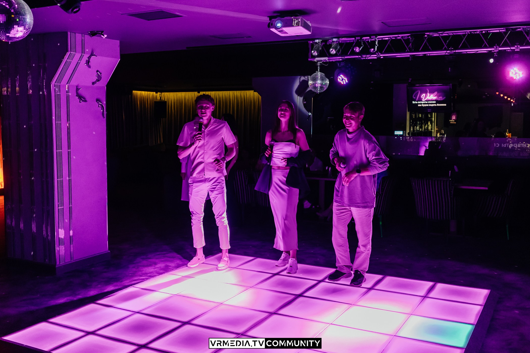 Караоке-бар «Volna»: Сиреневая вечеринка