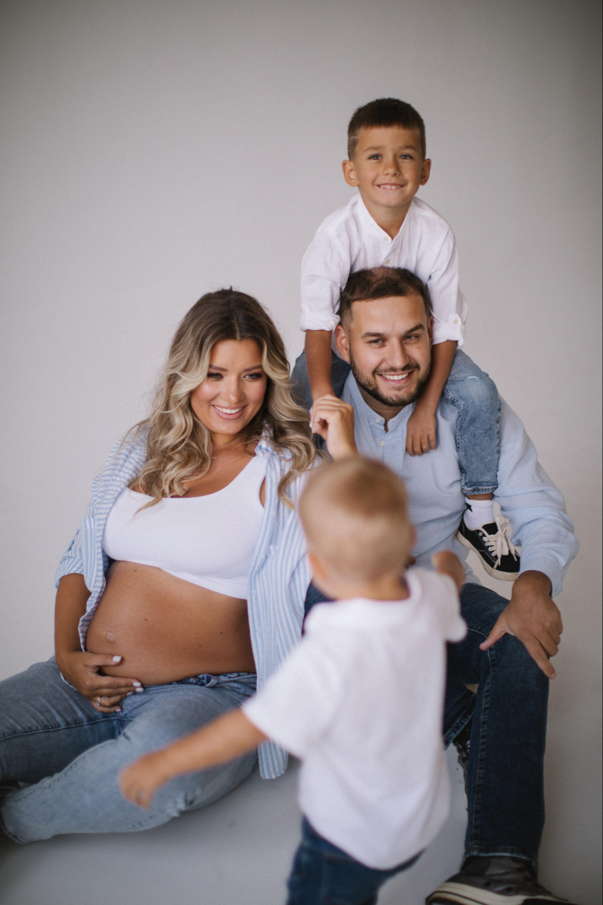 Катя со своими мужчинами🤍. Фотограф в Нижнем Новгороде