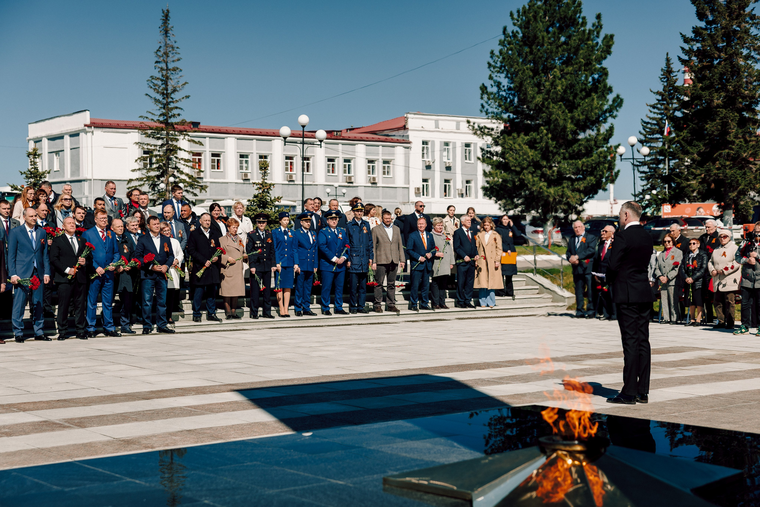 Торжественный митинг, посвящённый открытию Мемориала Славы воинам-новотрубникам. Лёшка Варзегов — фотограф
