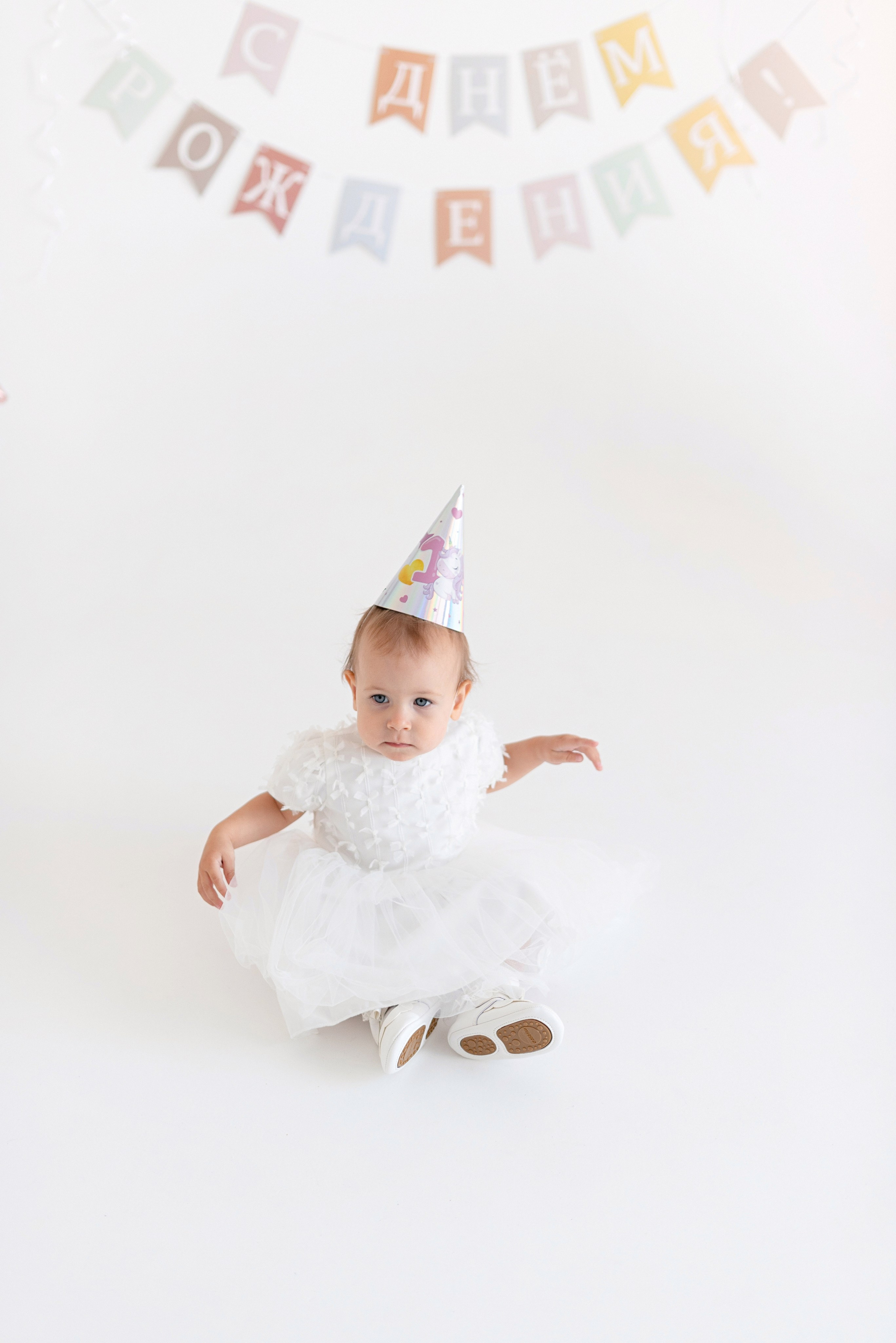 Фотосессия дня рождения ребёнка в фотостудии, тортики, воздушные шарики, мыльные пузыри, профессиональная детская фотография в Сургуте и Нефтеюганске.