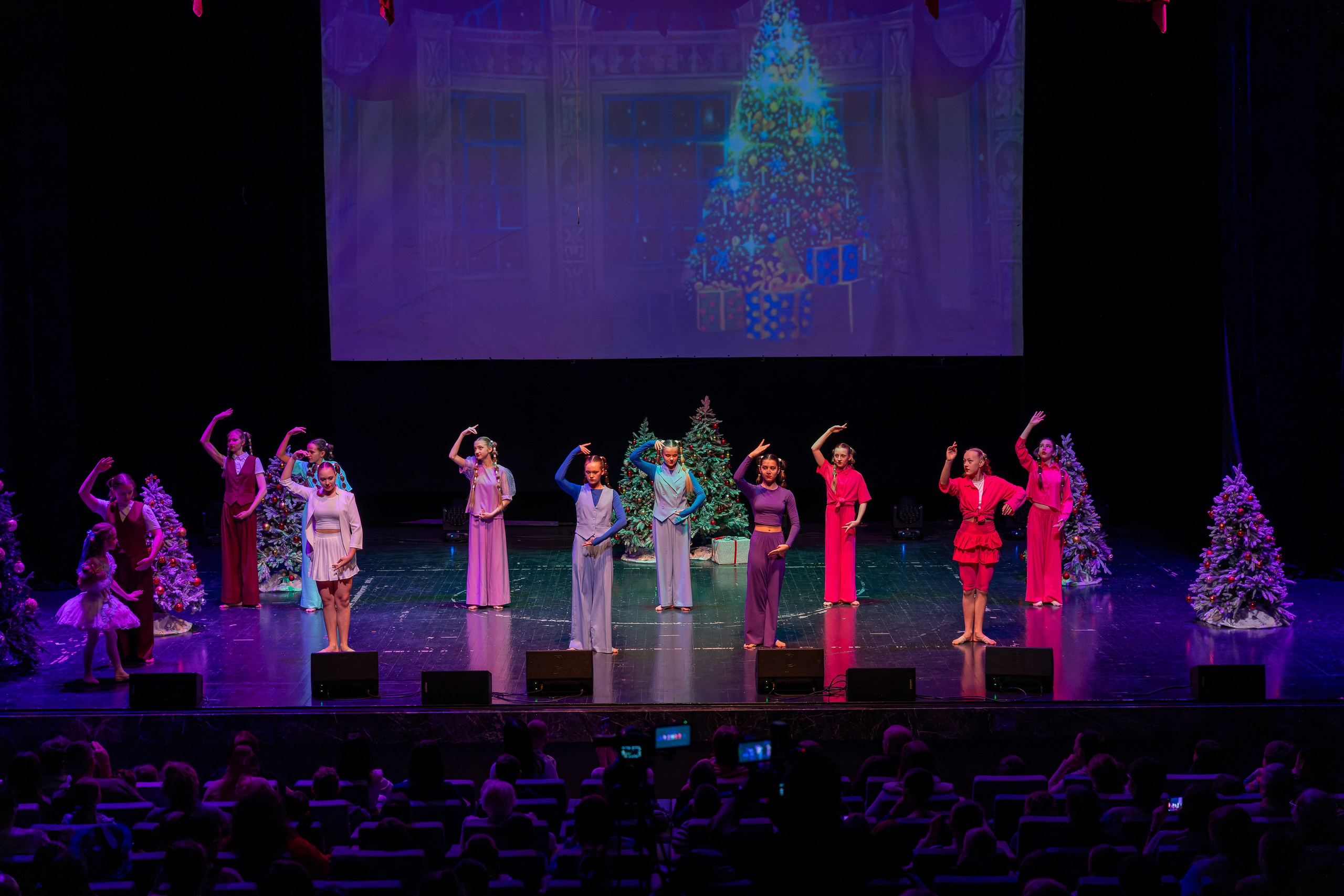 Съёмка новогодних праздников, елки для детей и родителей. «Студия DRONAVT`s» — видеосъёмка и фотография г. Москва