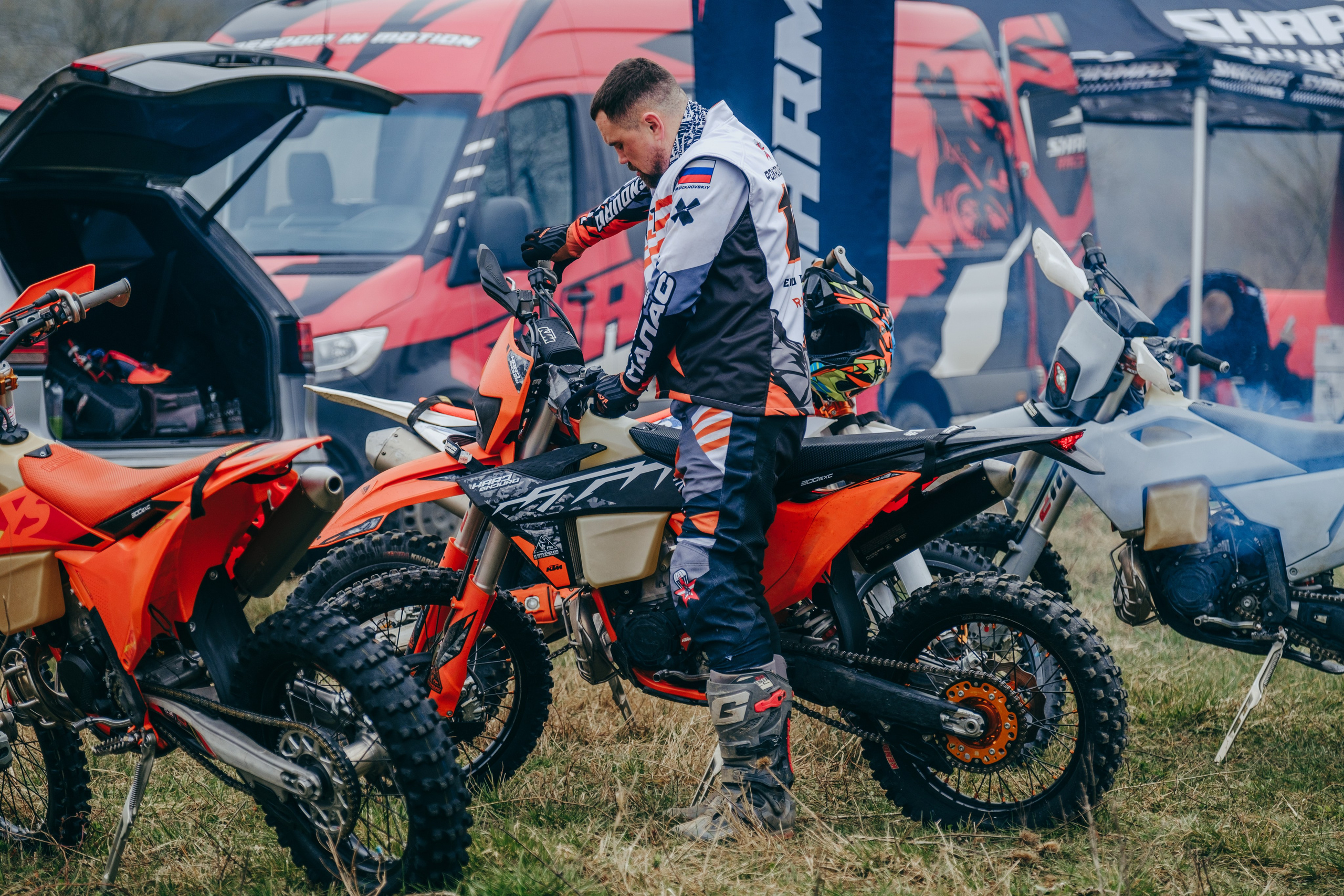 Эндуро Фест от Shamax Motors (Краснодар). Свадебный фотограф Денис Ожигин в Краснодаре и крае. Эмоциональная и стильная съемка вашего дня