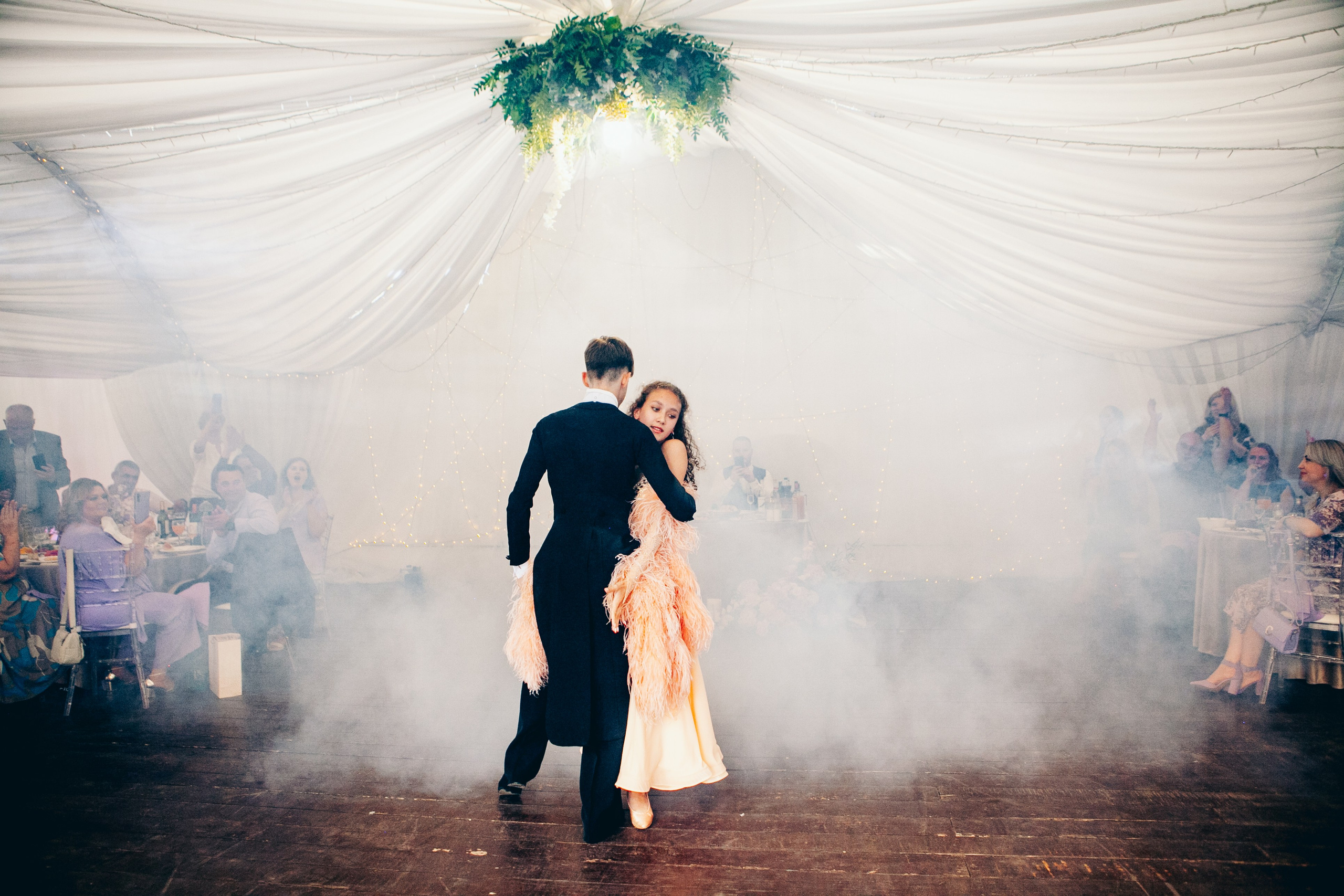 Свадебная фотосессия в отеле hartwell hotel и на патриарших прудах. Фотограф Ольга Ефремова