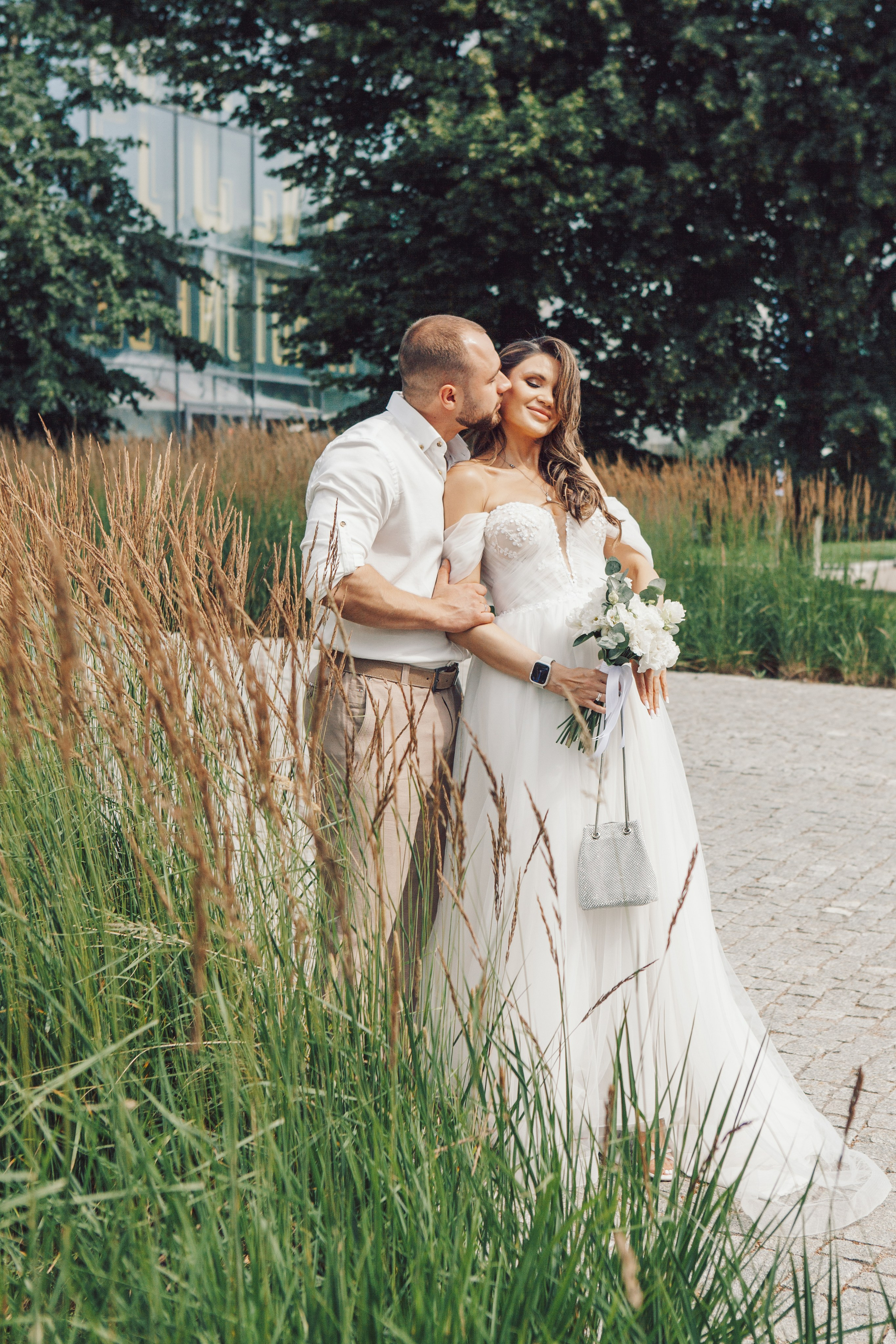 Молодожены в павильоне космонавтики и авиации №34 на вднх и в ресторане московское небо. Фотограф Ольга Ефремова