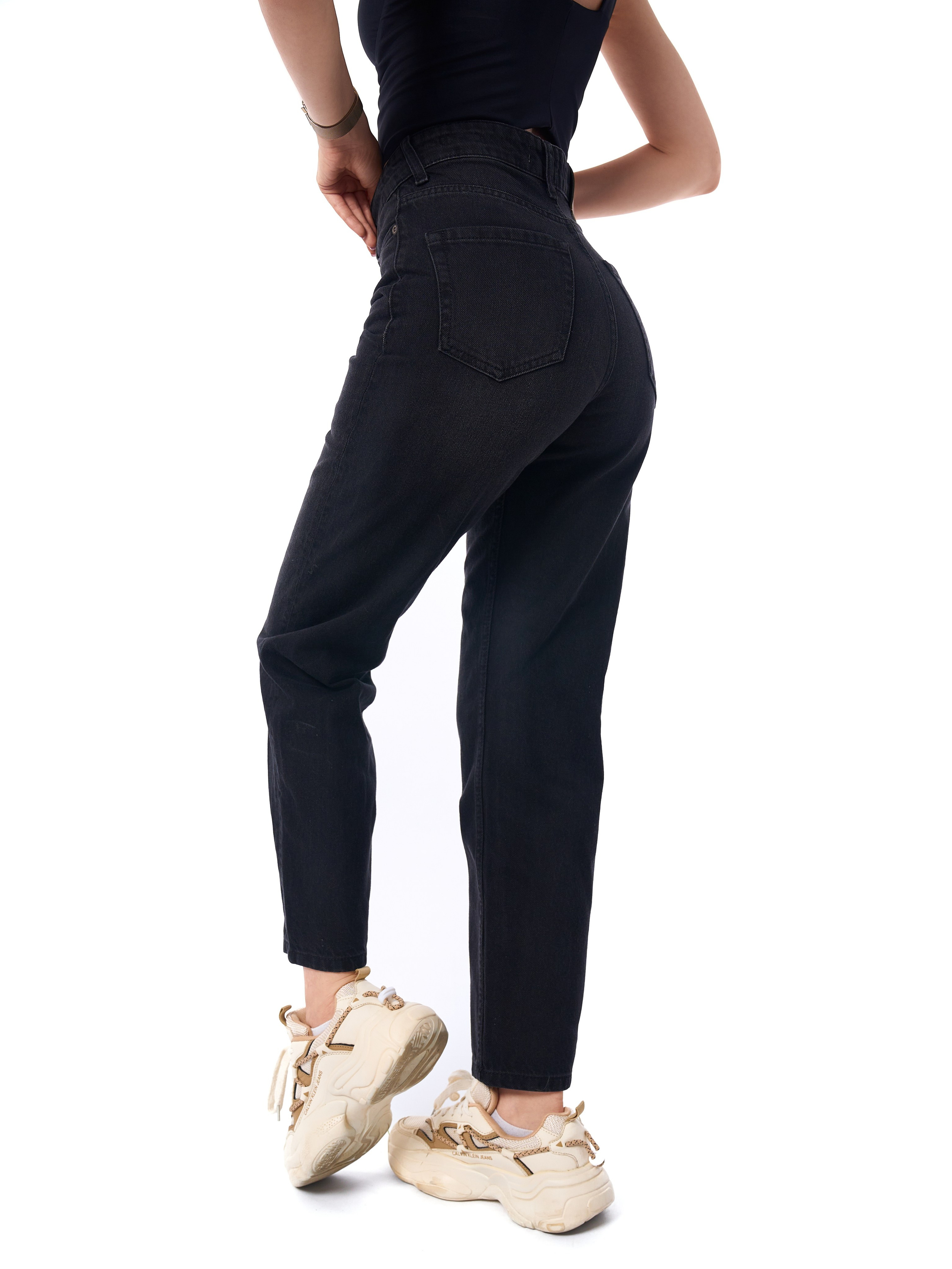 Джинсы женские. Каталожный предметный фотограф