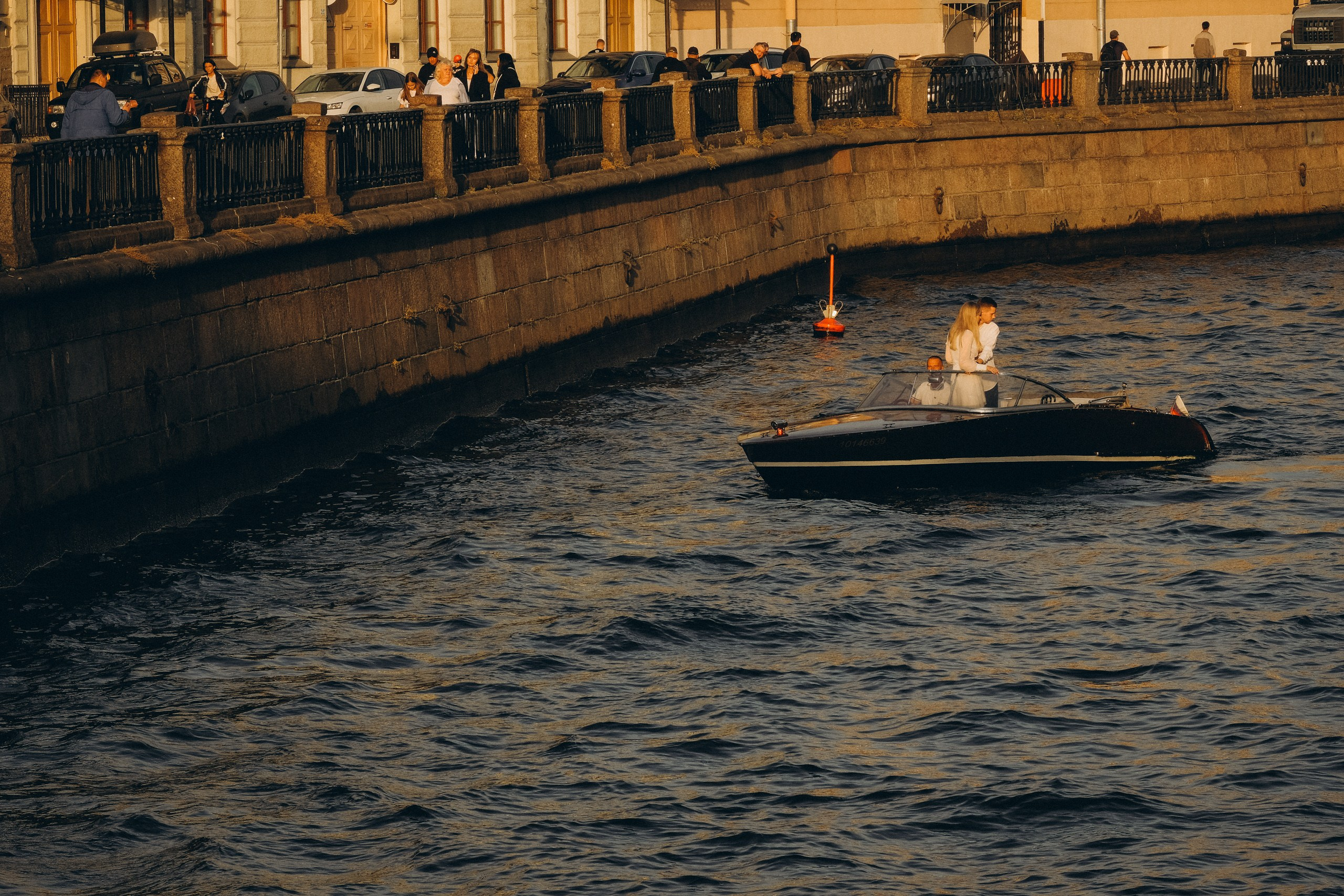 СВАДЕНБНАЯ СЬЕМКА НА КАТЕРЕ ПО КАНАЛАМ САНКТ-ПЕТЕРБУРГА И В АКВАТОРИИ НЕВЫ. Профессиональный фотограф, Санкт-Петербург — Виктория Богомолова