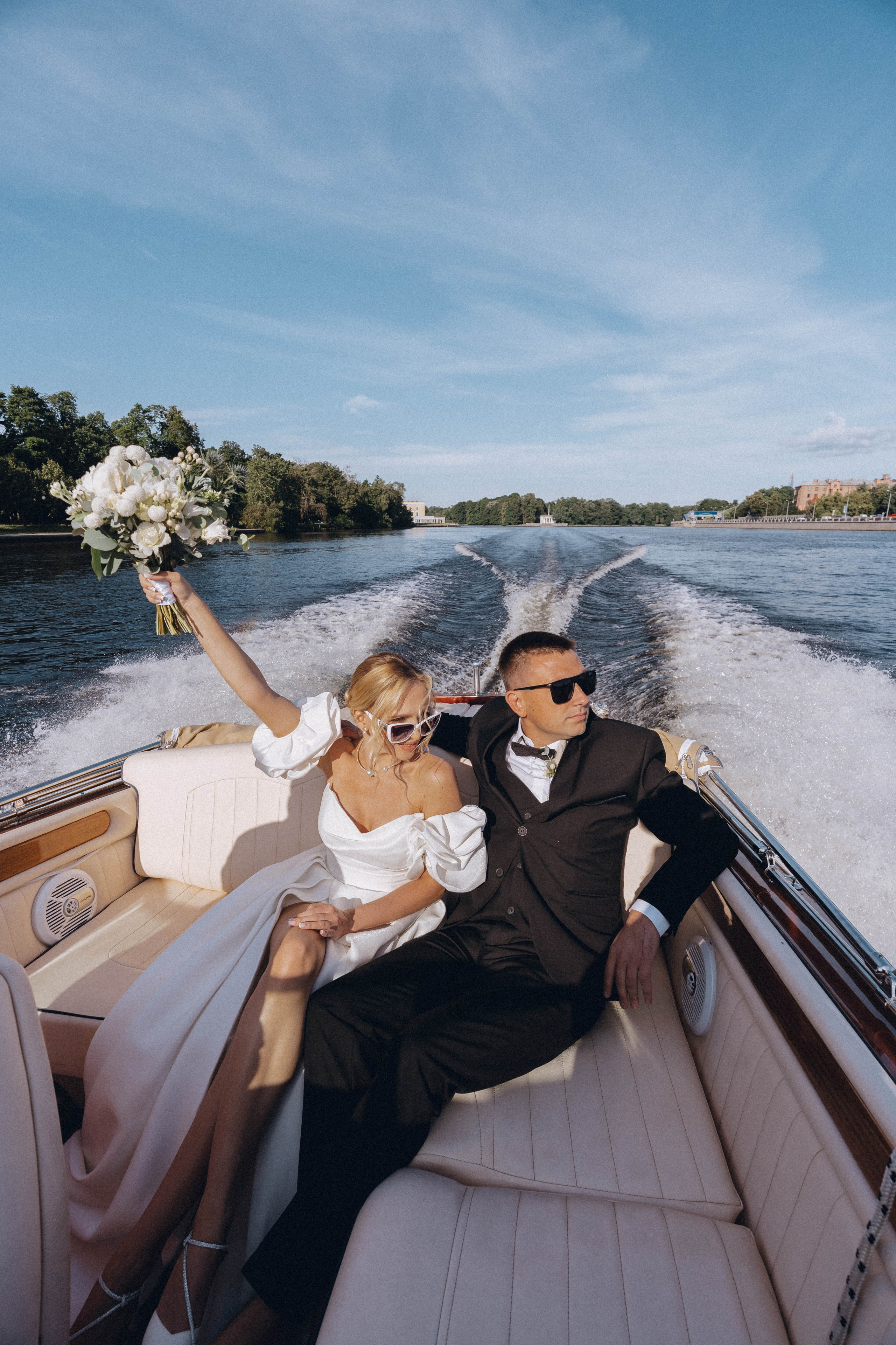 СВАДЕНБНАЯ СЬЕМКА НА КАТЕРЕ ПО КАНАЛАМ САНКТ-ПЕТЕРБУРГА И В АКВАТОРИИ НЕВЫ. Профессиональный фотограф, Санкт-Петербург — Виктория Богомолова