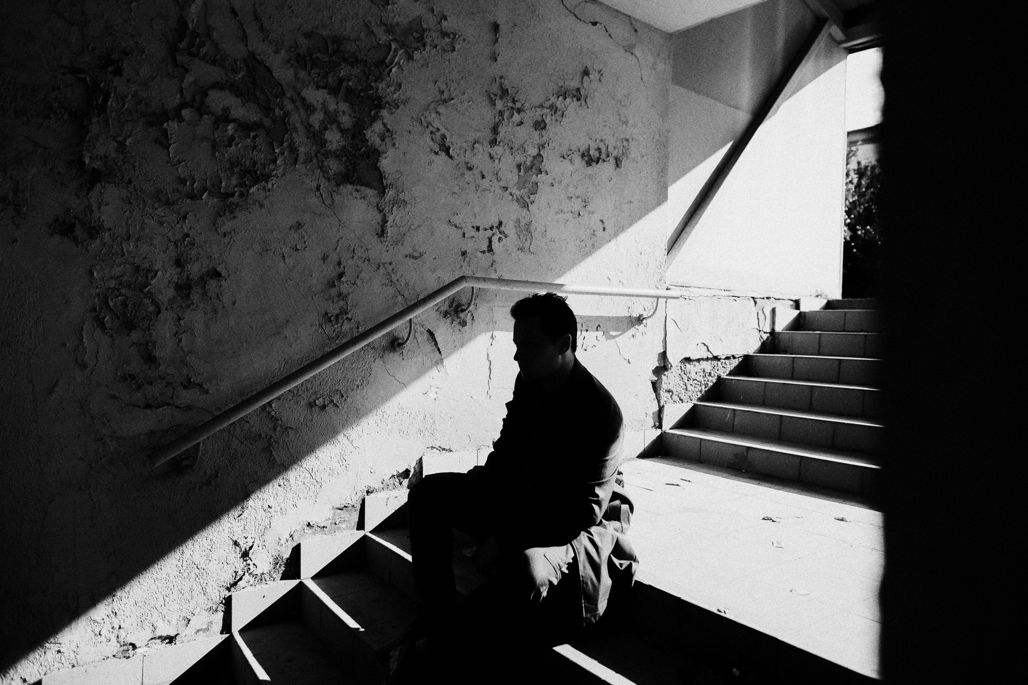 Фотограф Тюмень Дарья Мустафина — Мужская фотосессия на улицах Тюмени. Портретный фотограф Тюмень Дарья Мустафина