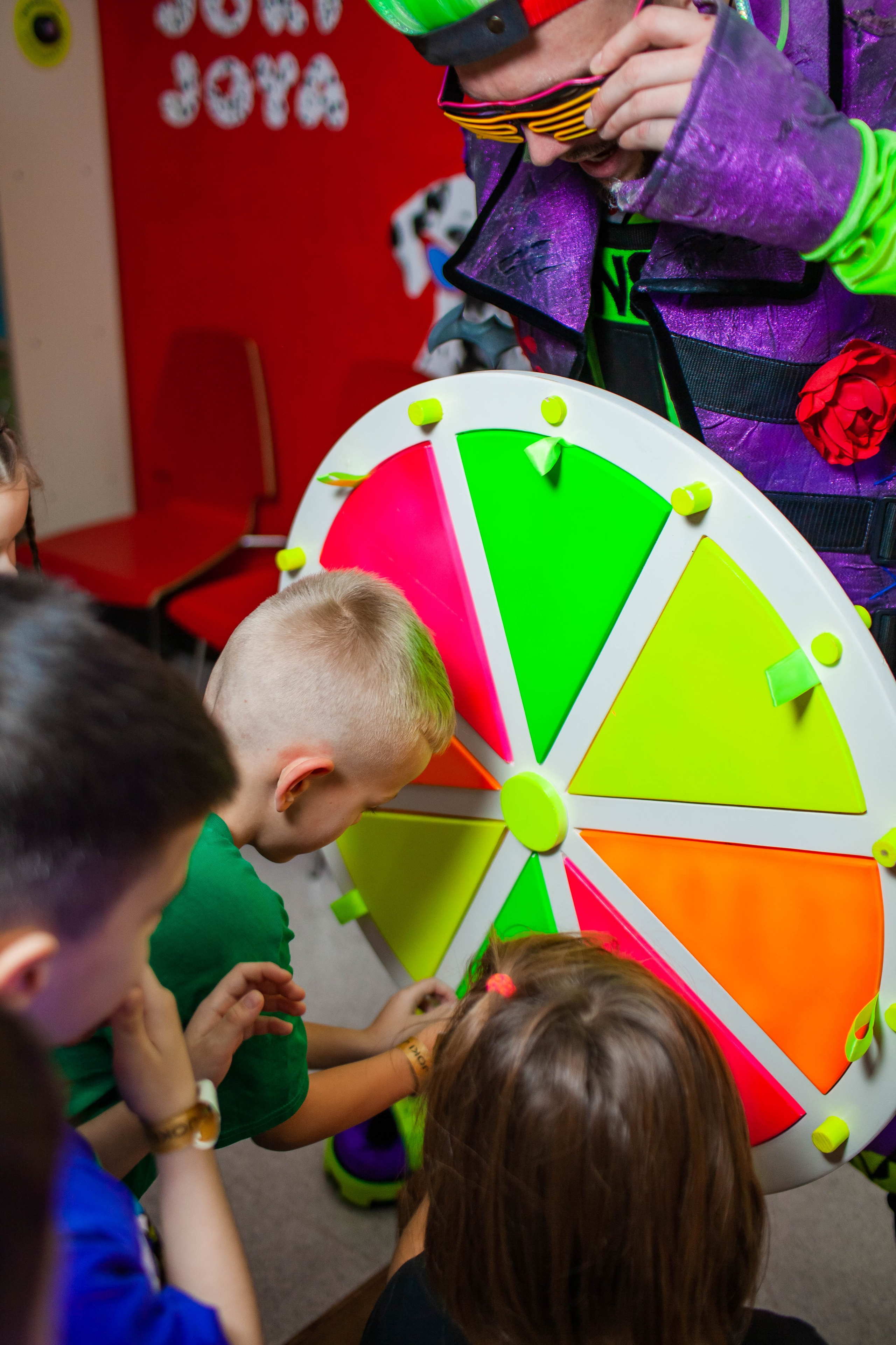 Неон Челендж День рождения Ярослава. Детский и семейный фотограф в Санкт-Петербурге Елизавета Сорокина