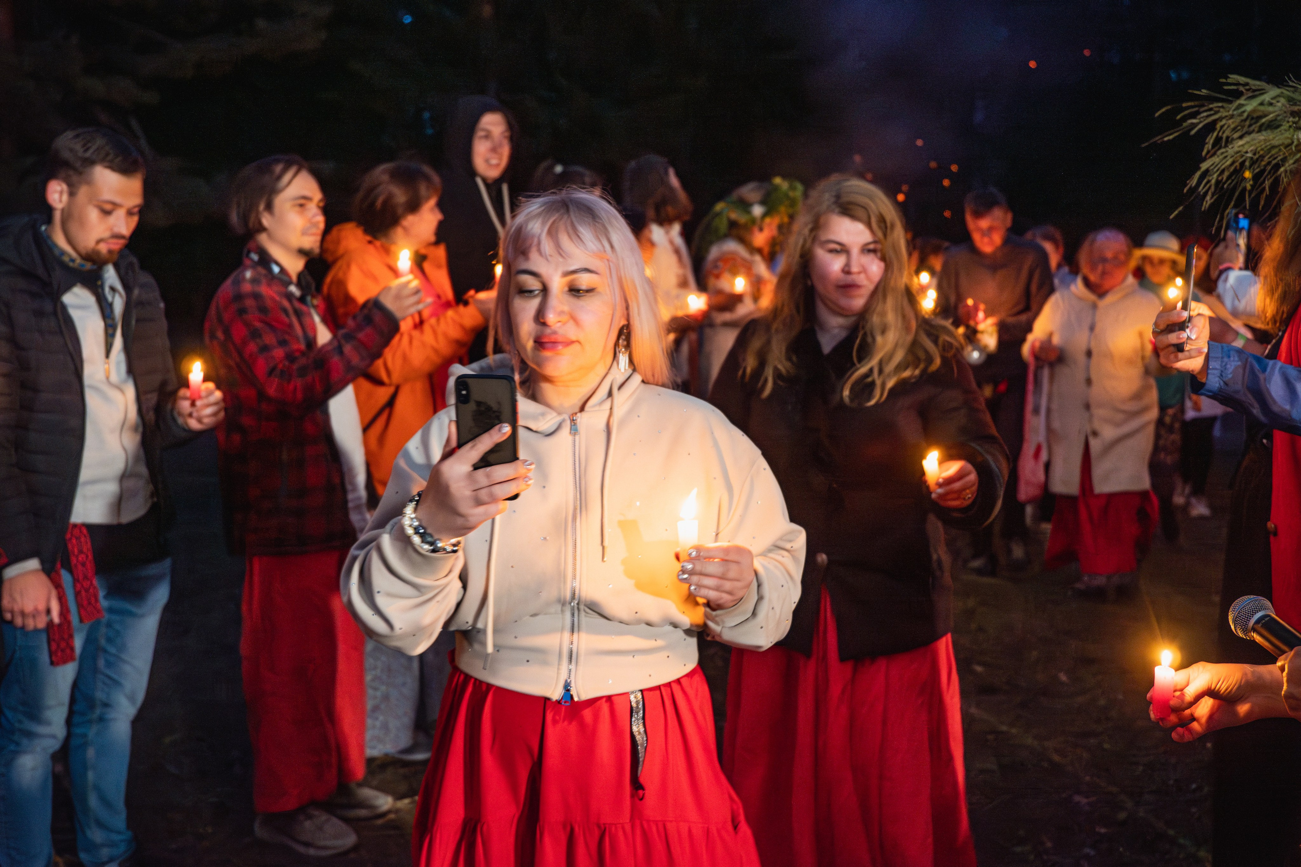 Белорусское Купалье. Занимаюсь профессиональной фотографией и живу рядом с Байкалом. Работаю в разных жанрах