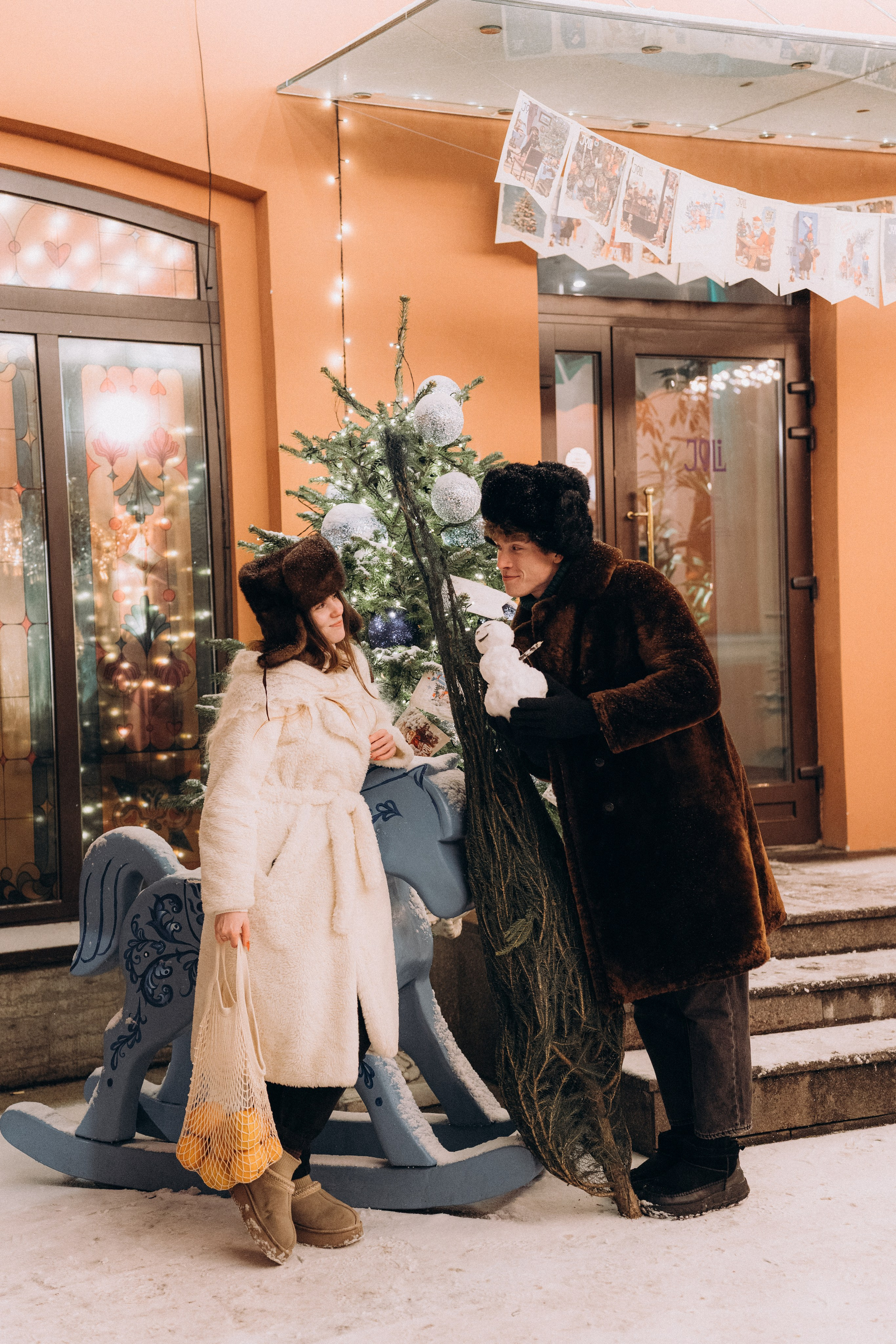 НОВОГОДНЯЯ ПРОГУЛКА ПАРЫ ПО ЧЕРНЫШЕВСКОЙ ПЕРЕД НОВЫМ ГОДОМ. Профессиональный фотограф, Санкт-Петербург — Виктория Богомолова