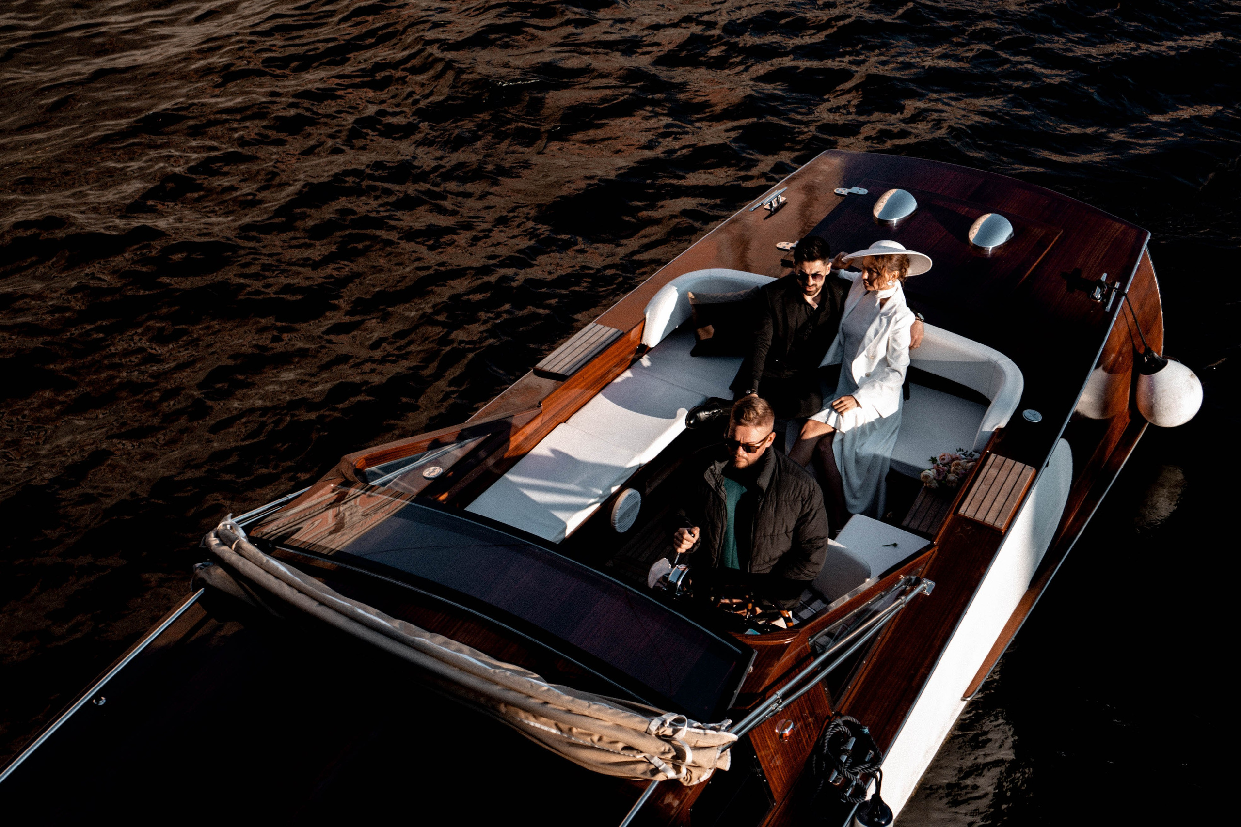 СВАДЕНБНАЯ СЬЕМКА НА КАТЕРЕ ПО КАНАЛАМ САНКТ-ПЕТЕРБУРГА И В АКВАТОРИИ НЕВЫ. Профессиональный фотограф, Санкт-Петербург — Виктория Богомолова