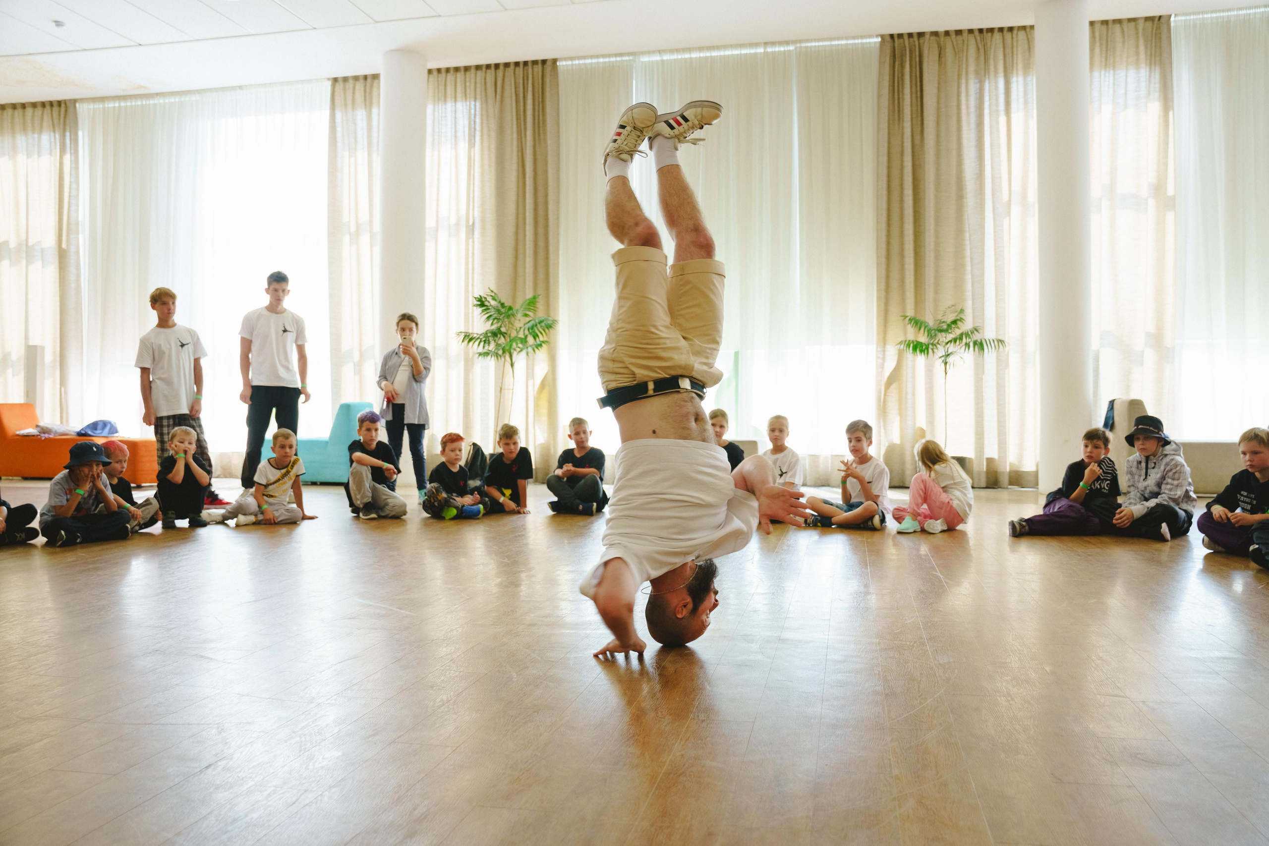Фестиваль по брейк-дансу. Фотограф в детский сад в Екатеринбурге, выпускные альбомы Юлия Умерова