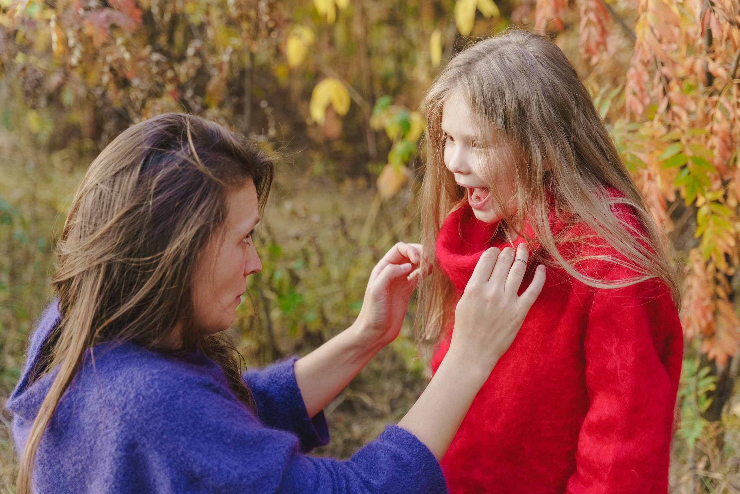 Осенняя прогулка Оли и Кати. Фотограф в детский сад в Екатеринбурге, выпускные альбомы Юлия Умерова