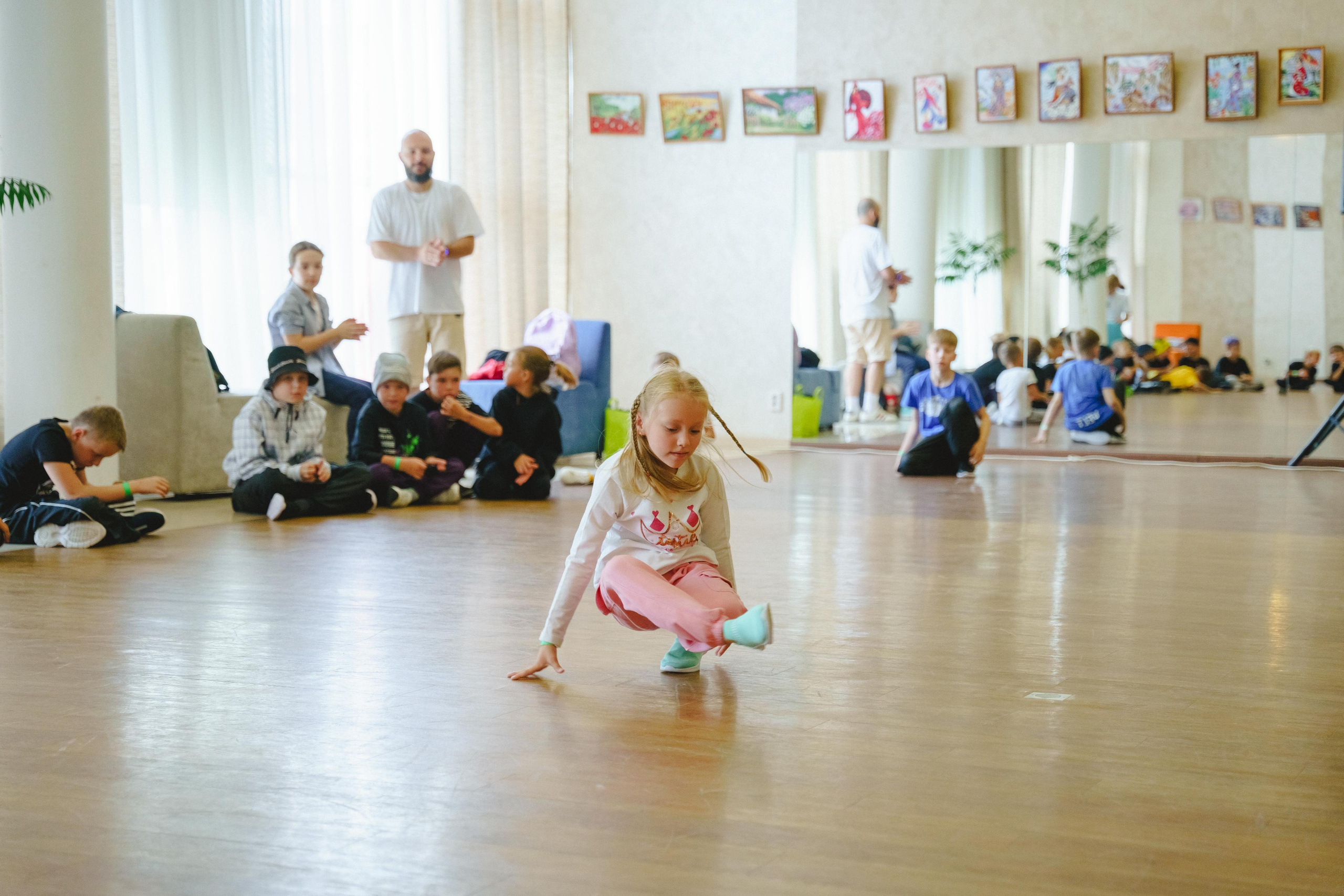Фестиваль по брейк-дансу. Фотограф в детский сад в Екатеринбурге, выпускные альбомы Юлия Умерова