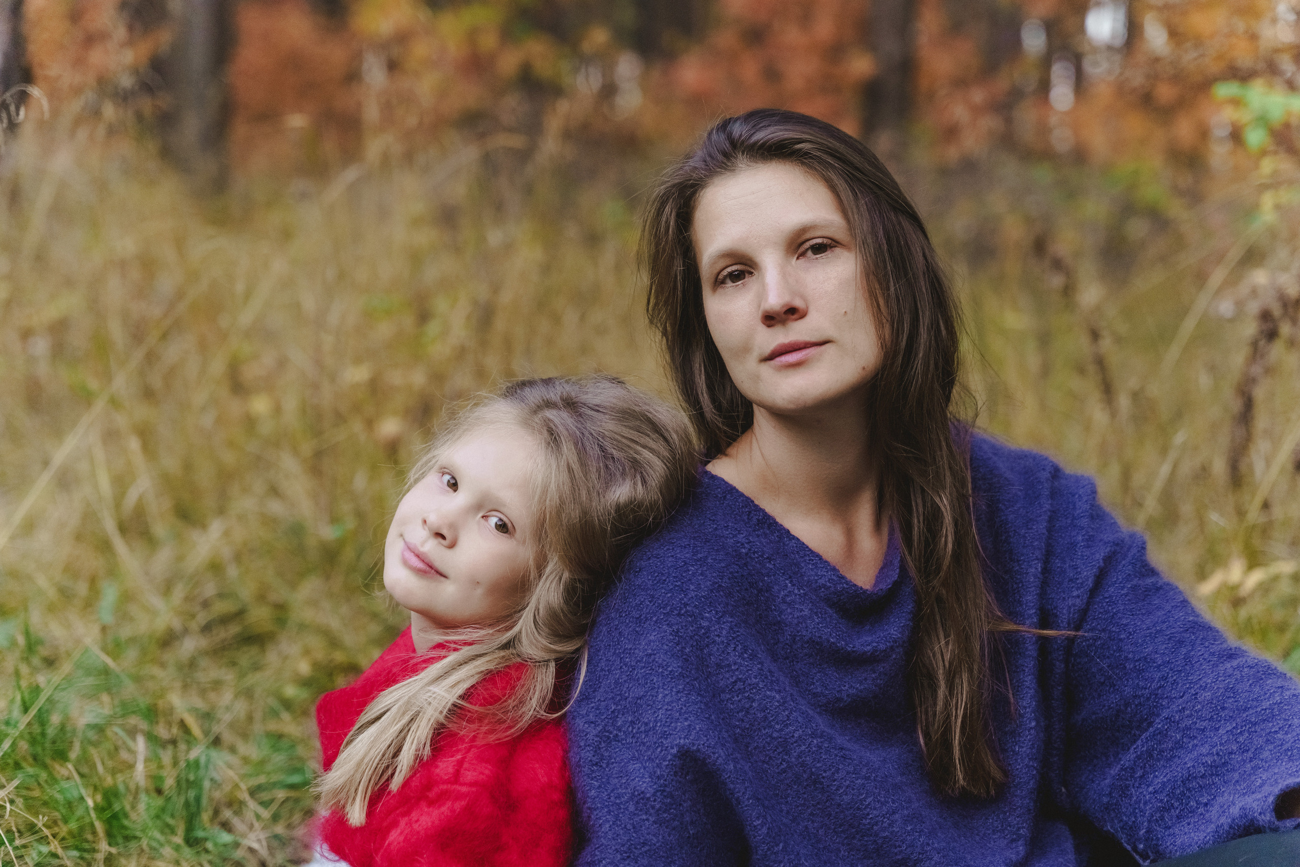 Осенняя прогулка Оли и Кати. Фотограф в детский сад в Екатеринбурге, выпускные альбомы Юлия Умерова