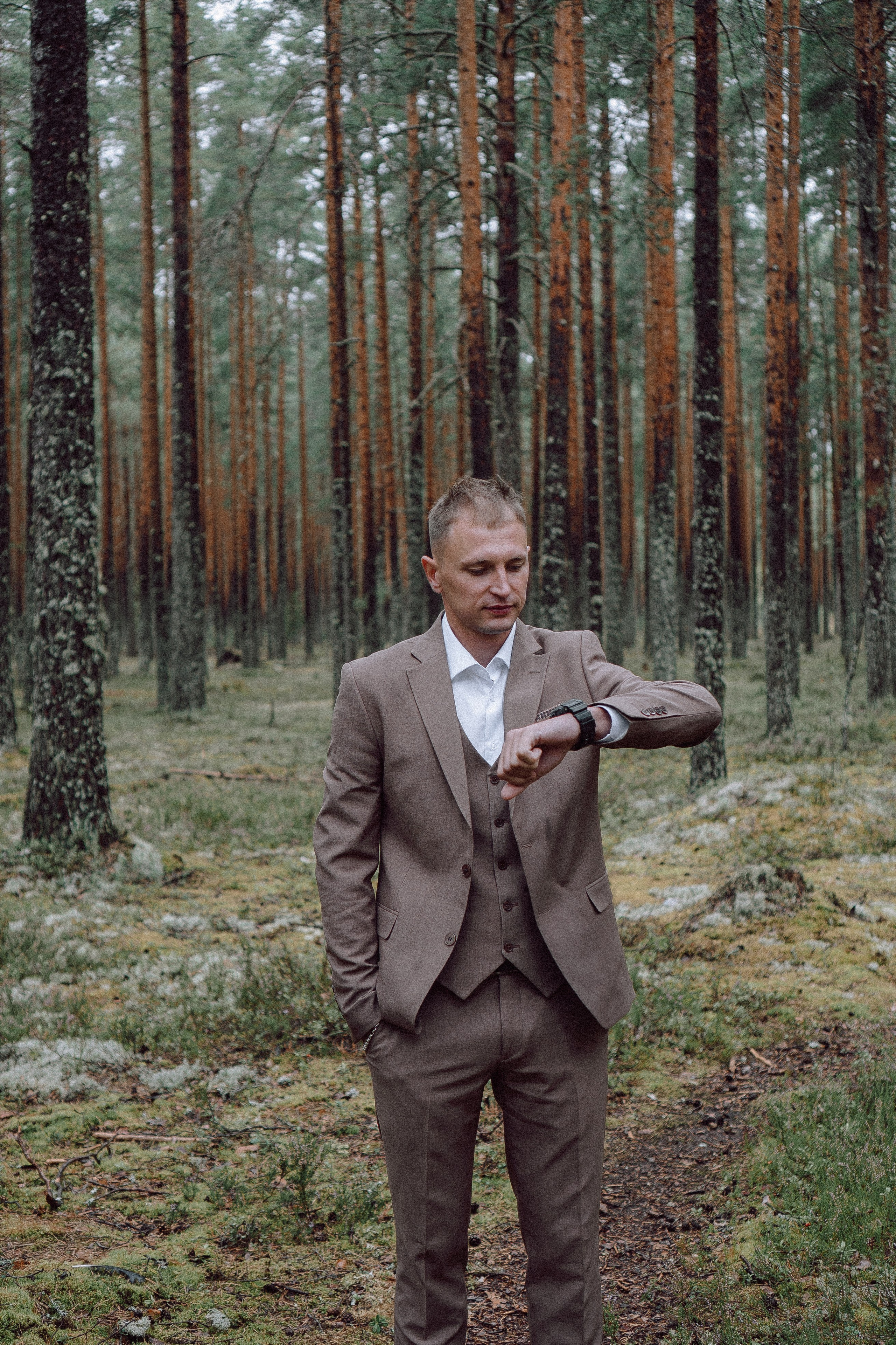 СВАДЕБНАЯ ФОТОСЕССИИЯ ПАРЫ В ГОРОДЕ ПРИОЗЕРСК В СОСНОВОМ ЛЕСУ И С ПИКАПОМ. Профессиональный фотограф, Санкт-Петербург — Виктория Богомолова