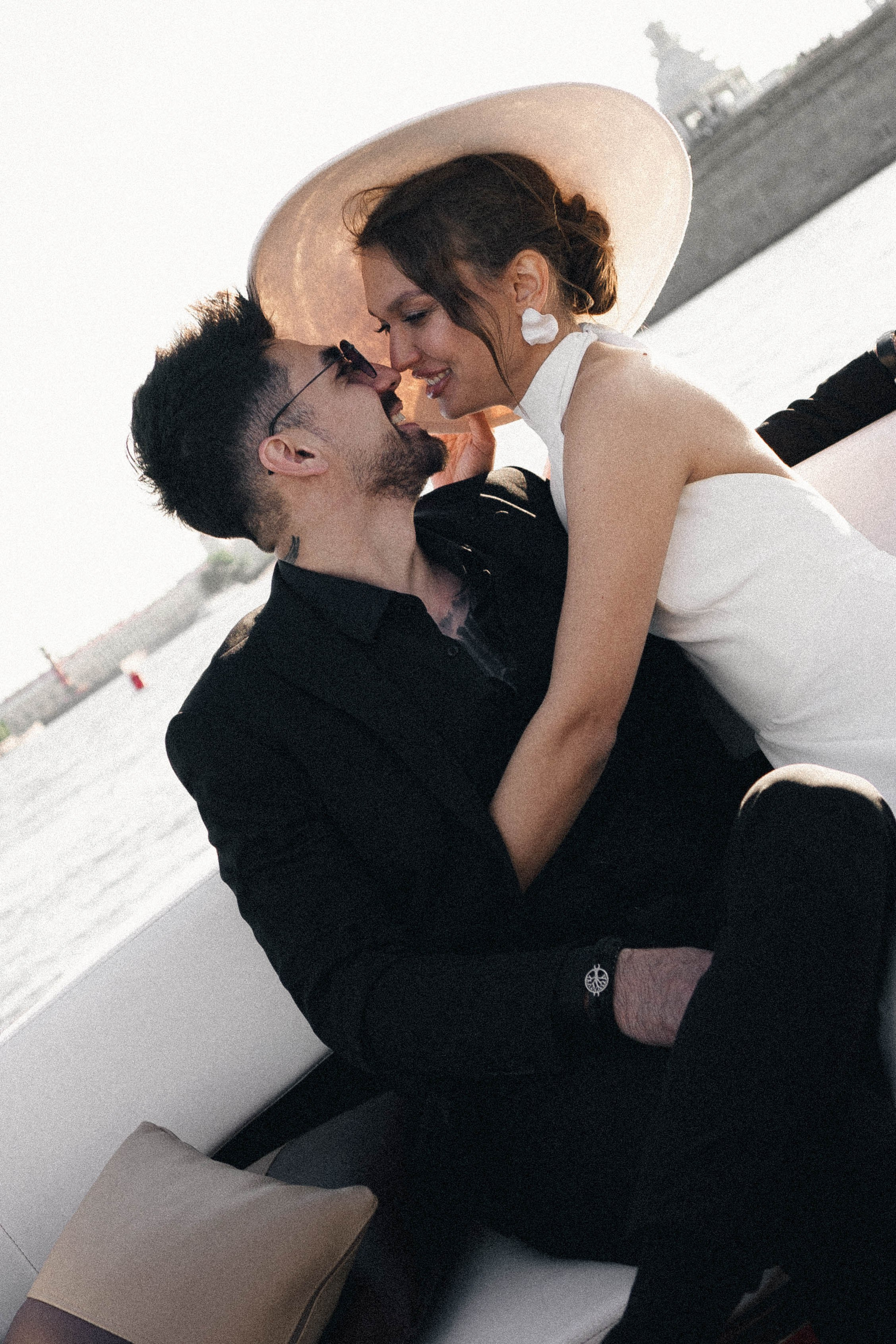 СВАДЕНБНАЯ СЬЕМКА НА КАТЕРЕ ПО КАНАЛАМ САНКТ-ПЕТЕРБУРГА И В АКВАТОРИИ НЕВЫ. Профессиональный фотограф, Санкт-Петербург — Виктория Богомолова