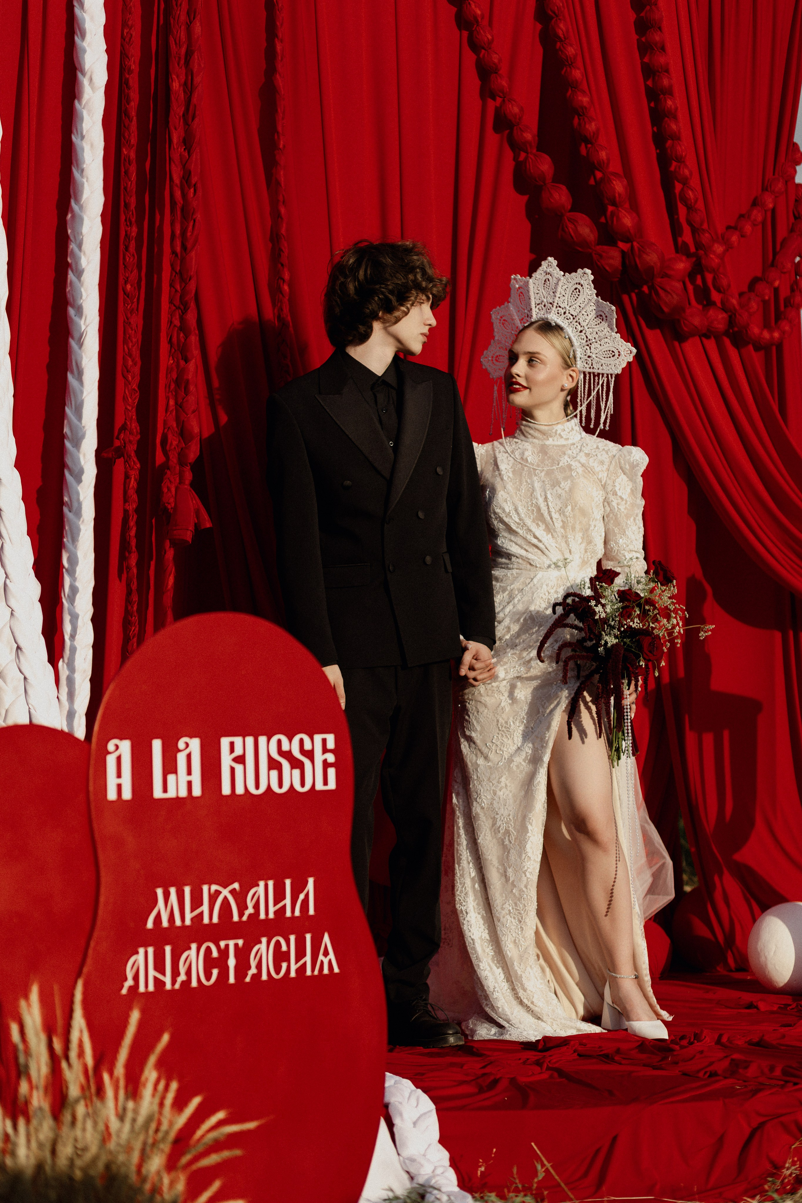 Свадебная съёмка в Краснодаре, жених и невеста в городском стиле, живые эмоции, стильный декор, работа свадебного фотографа с душой.