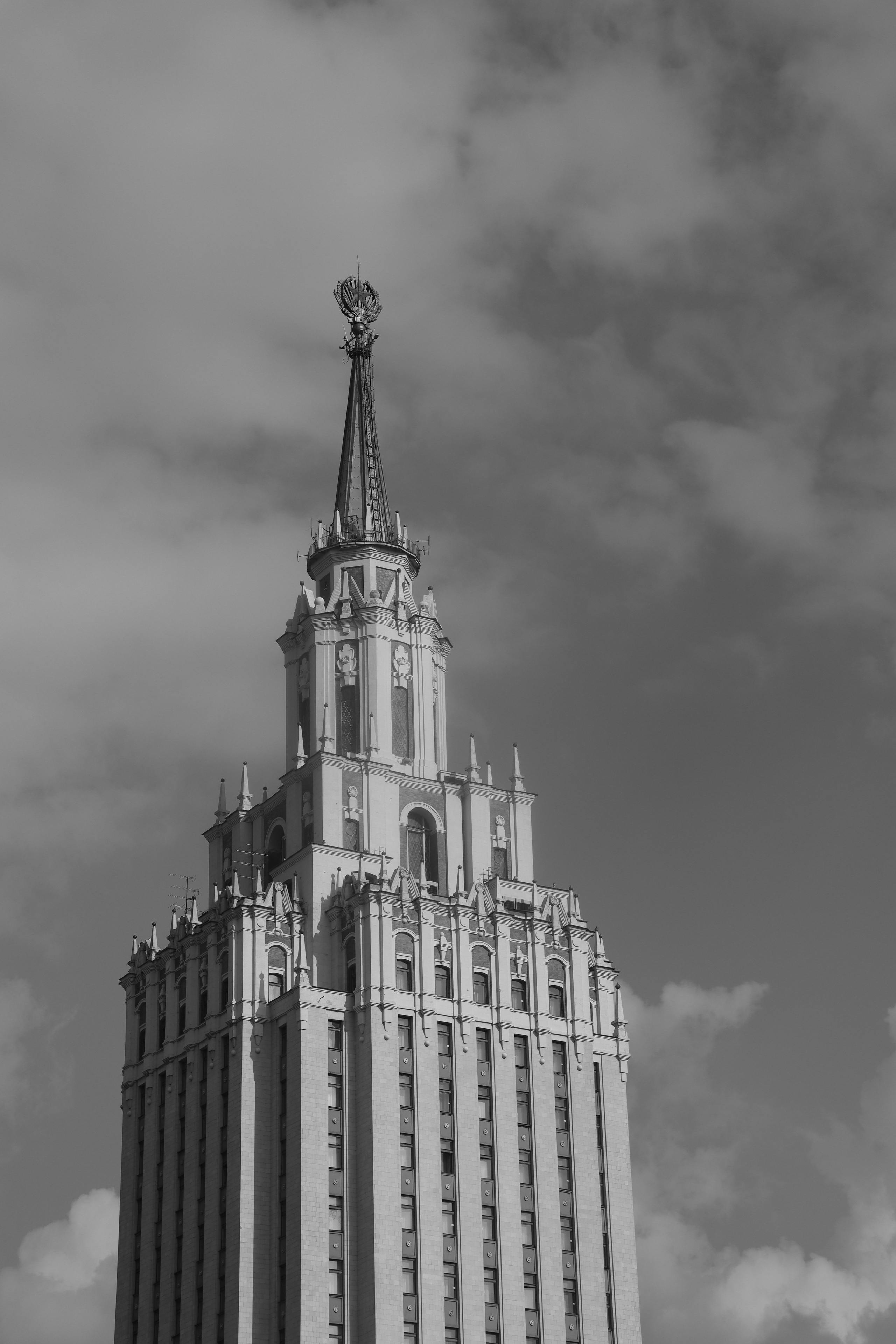 гостиница в черно-белом