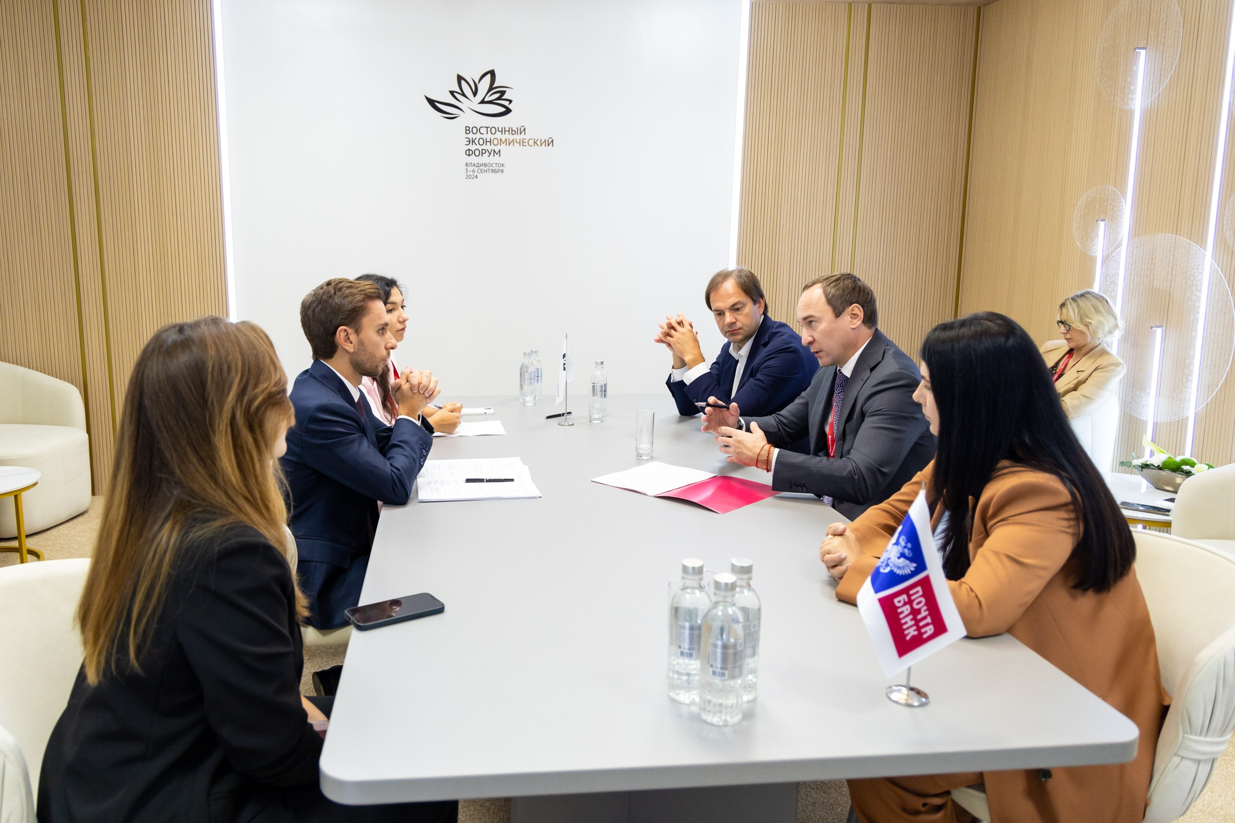 Почта банк. Репортажный и студийный фотограф во Владивостоке Дударева Софья