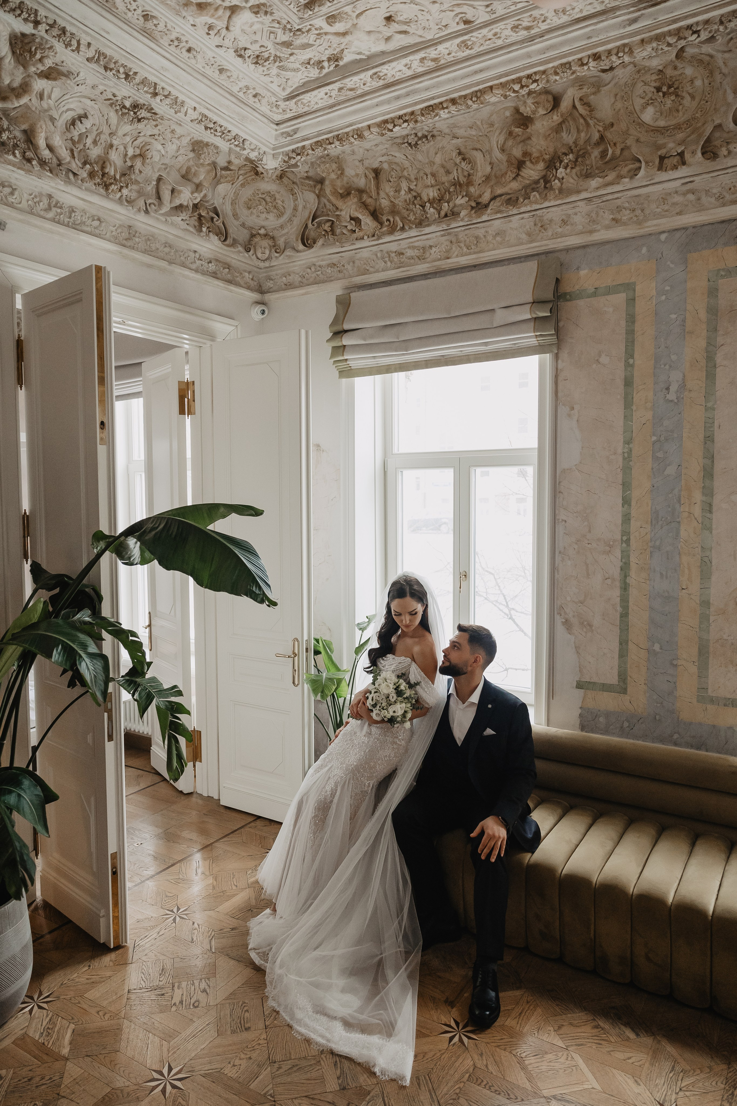 свадебная фотосессия в отеле Twelve Reasons в Москве