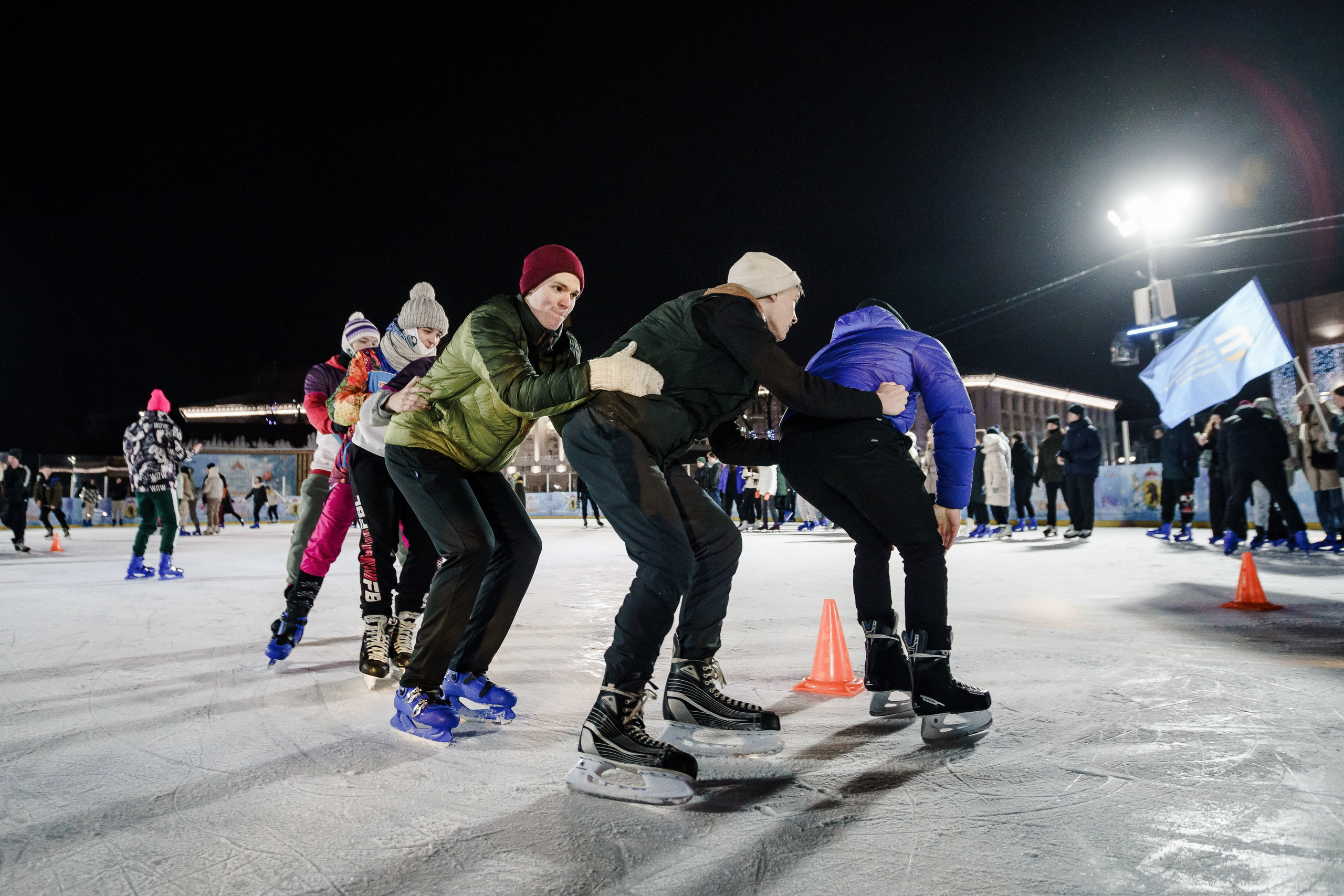 День студента на центральном катке в г. Ярославле. Репортажный фотограф Сергей Сажин г. Ярославль