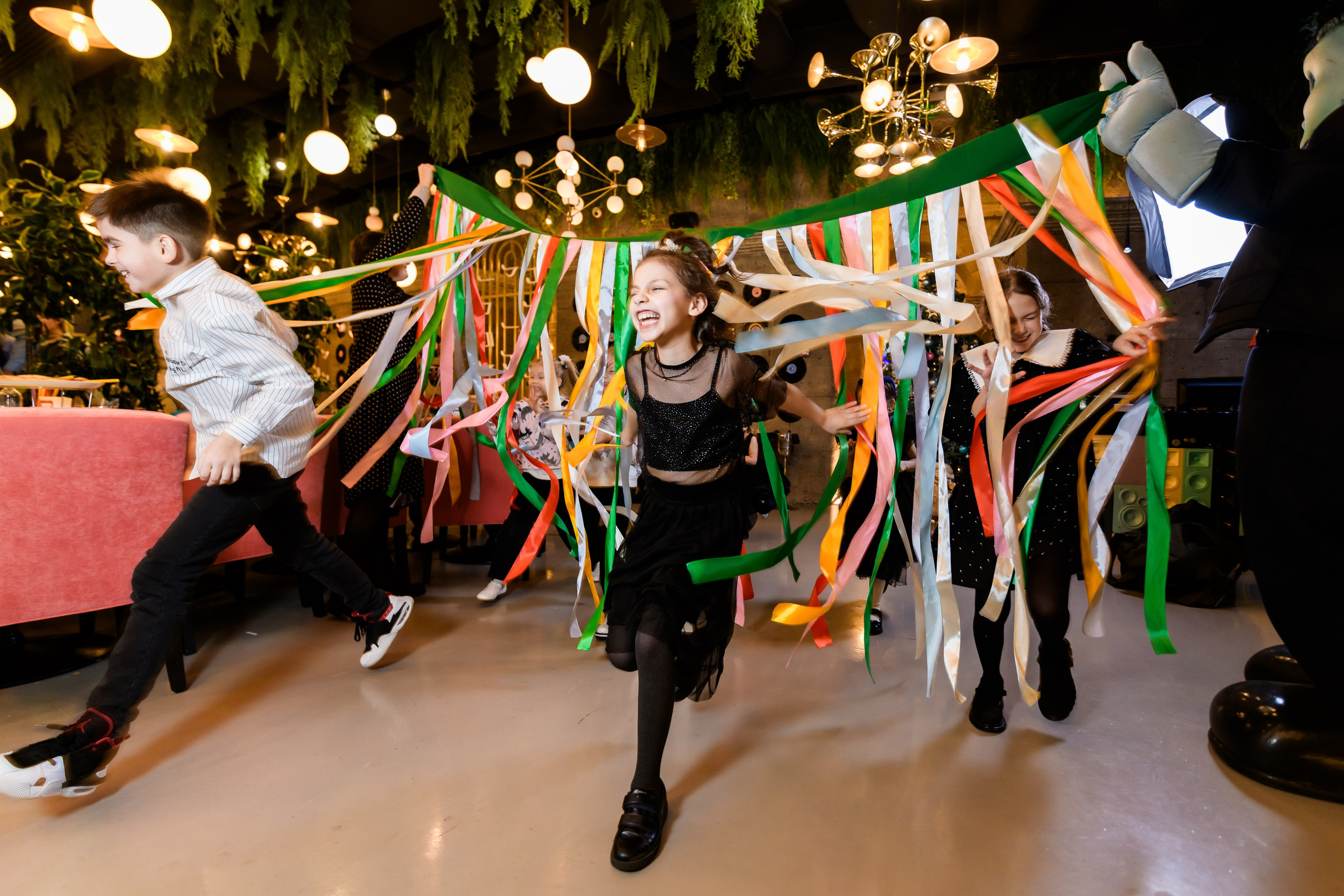 День рождения Софии в стиле «Уэнздей». Репортажный фотограф Сергей Дроздов