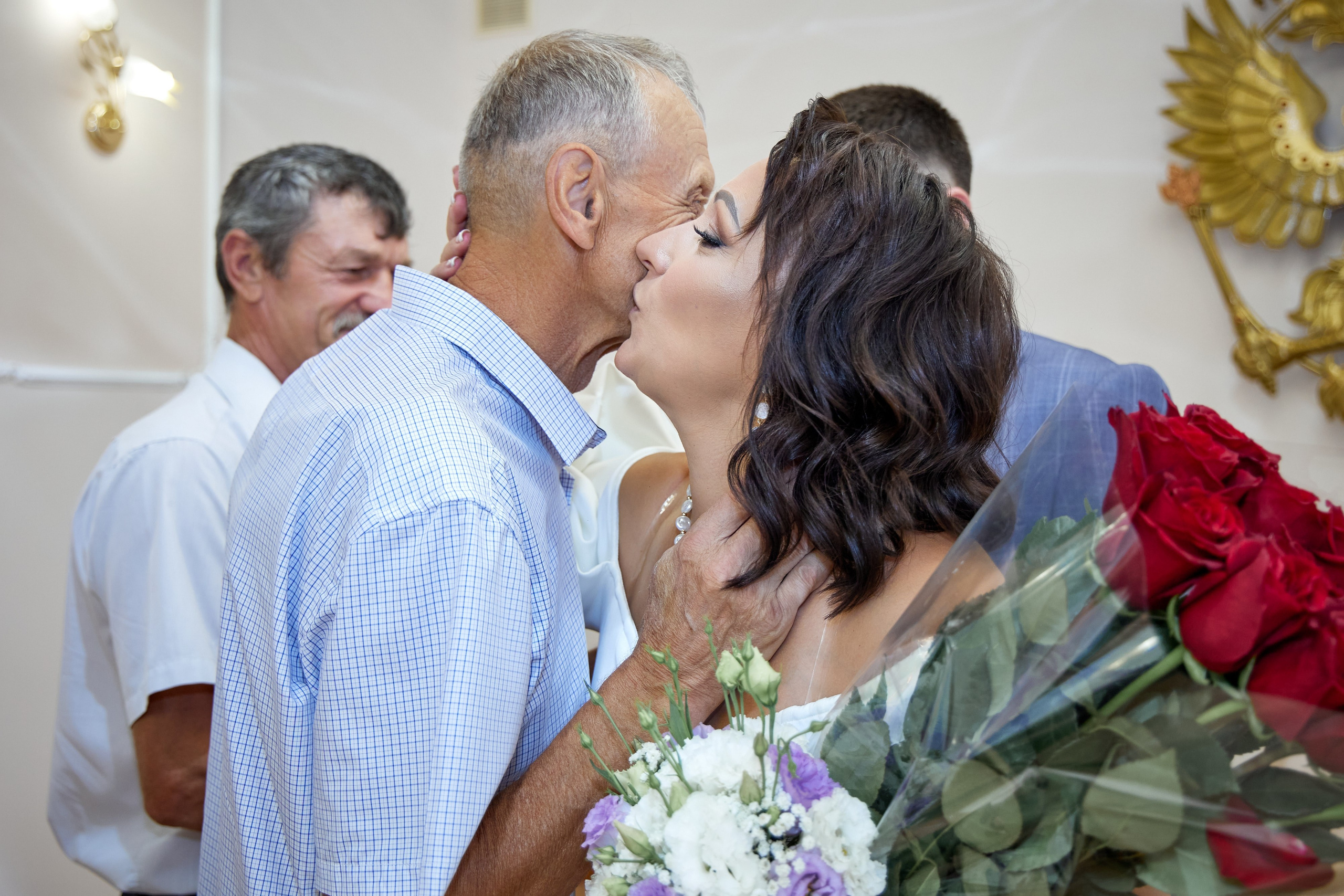 Фотосъемка в ЗАГСе, прогулка молодых, банкет