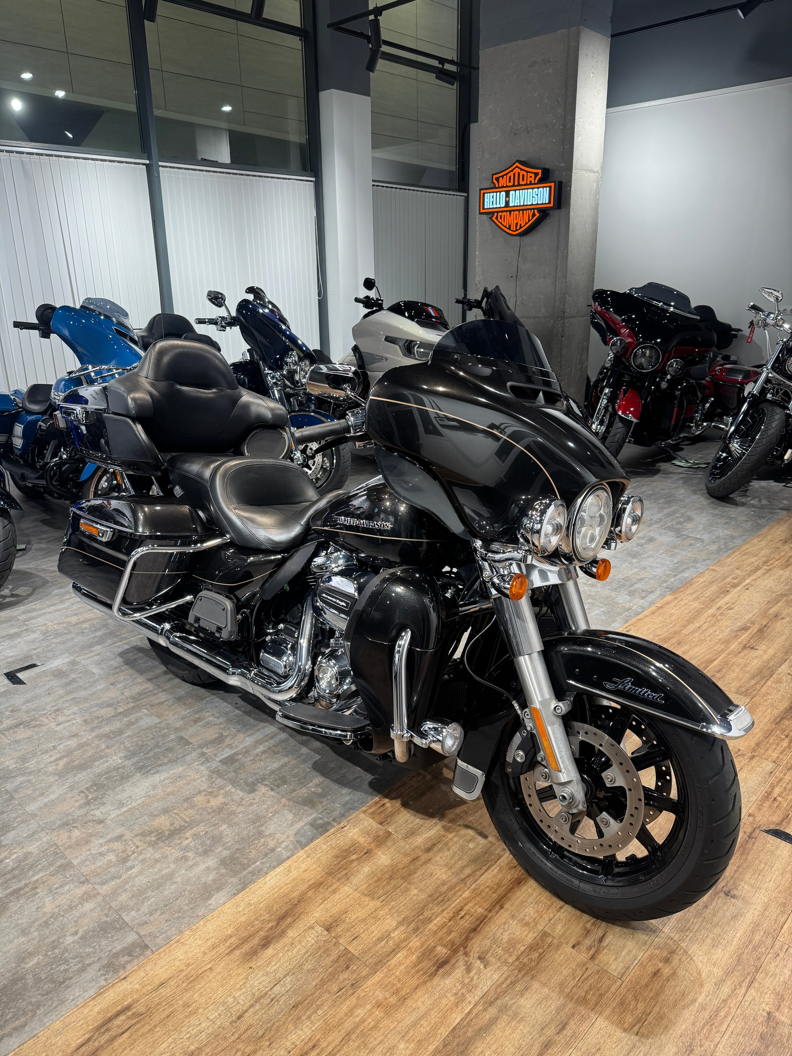 Мотоциклы Harley-Davidson 2017 Electra Glide Limited (Black Tempest) (Touring)  — купить мотоцикл. Hello Davidson, Москва. Только хорошие мотоциклы…