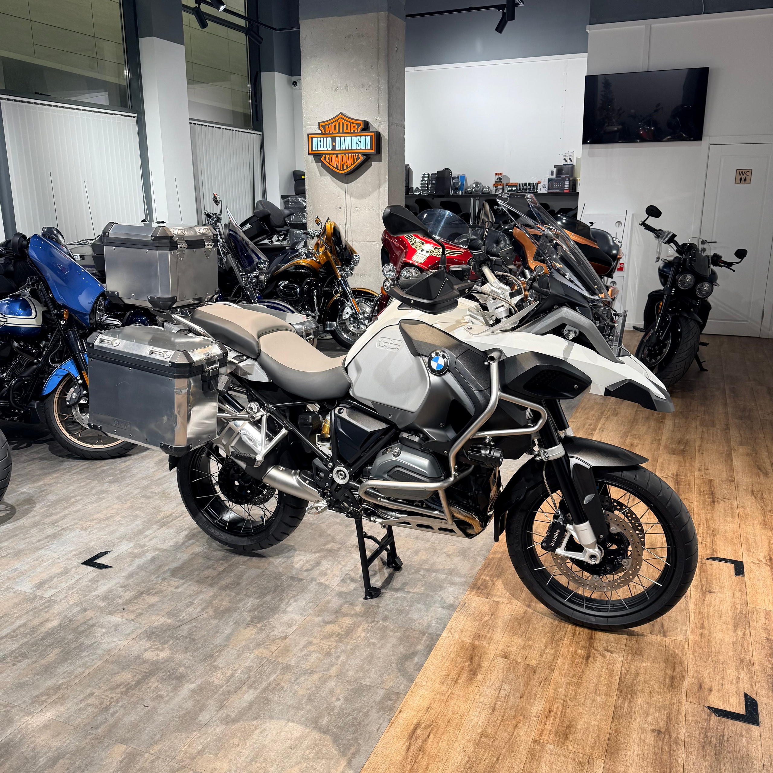 2015 BMW R1200GS Adventure Alpine White. Hello Davidson, Москва. Только хорошие мотоциклы…