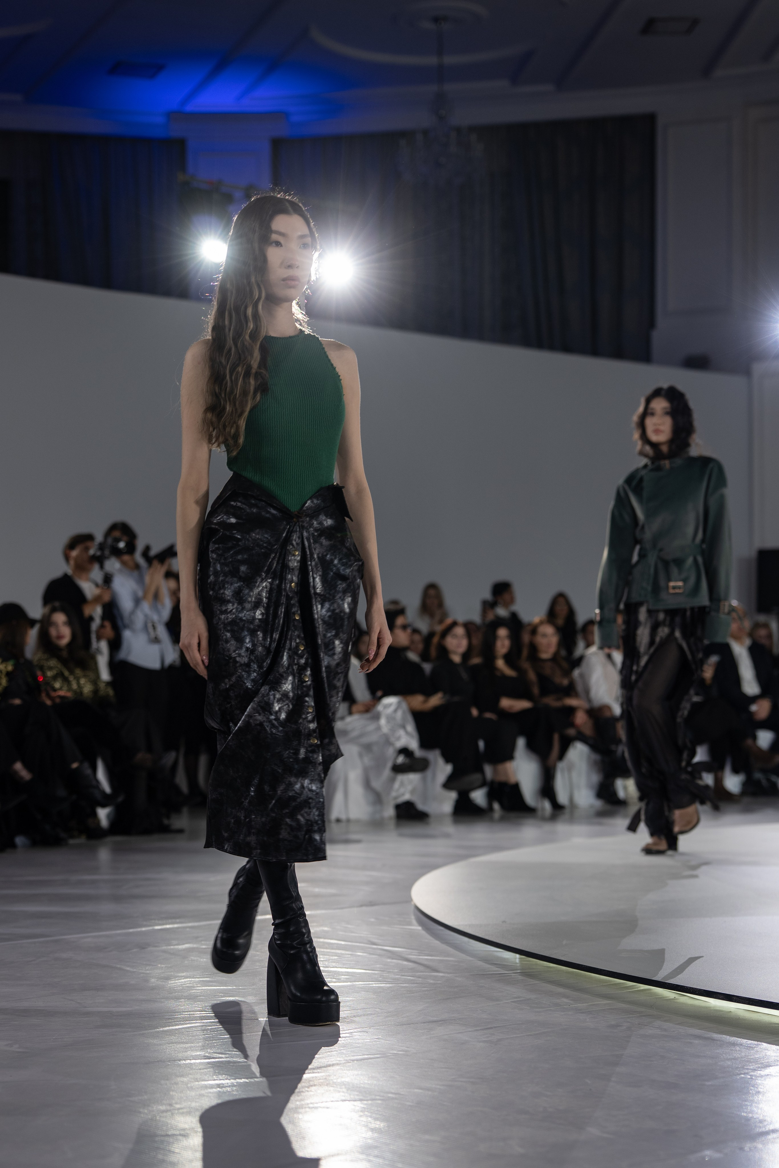 Design August. Сайт Алматинского НЮ АРТ, будуар и фэшн фотографа Дениса Карпенко