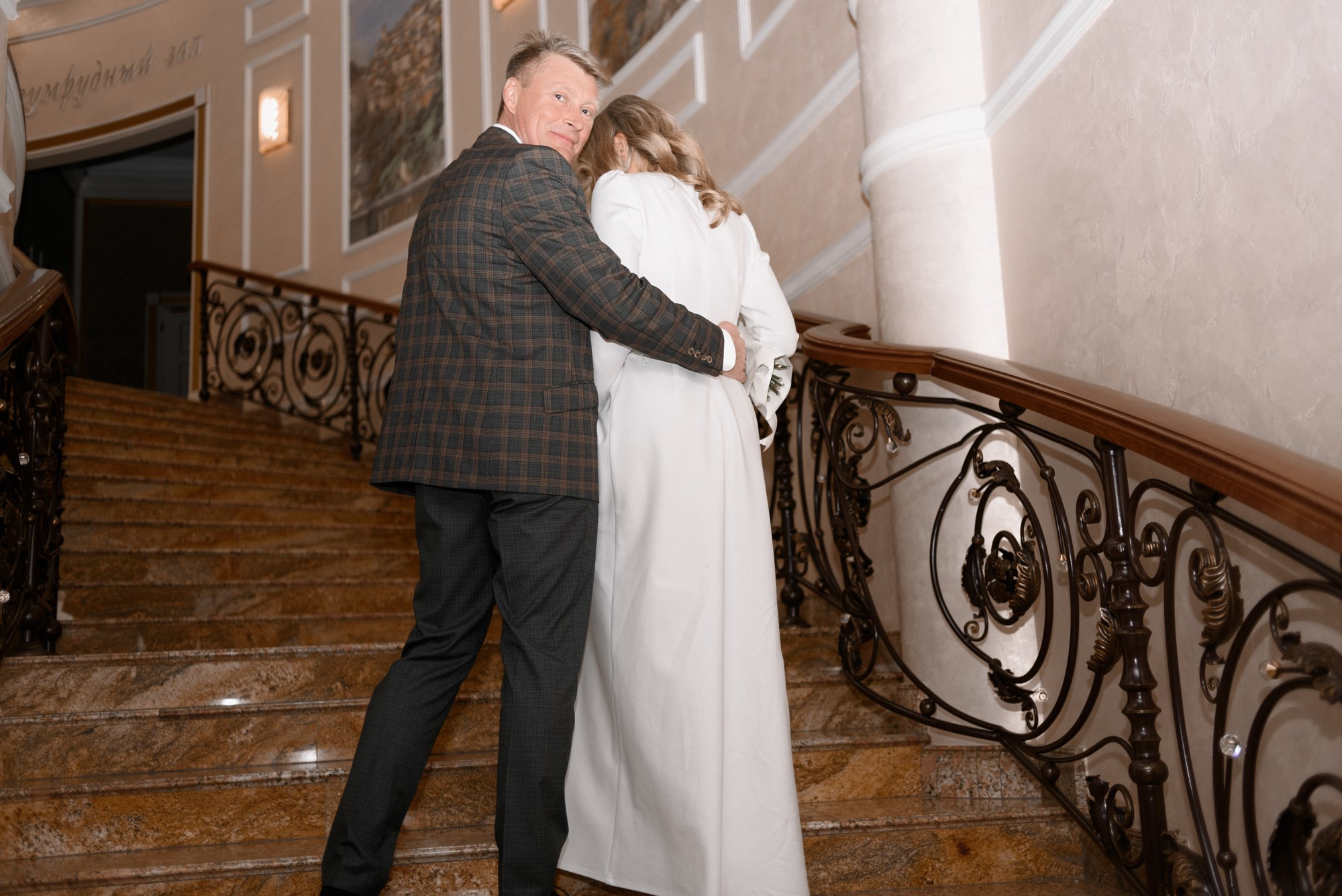 Свадебная фотосессия Дмитрия и Марии в Тюмени — Идеи для съемки в ЗАГСе и городе. Портретный фотограф Тюмень Дарья Мустафина