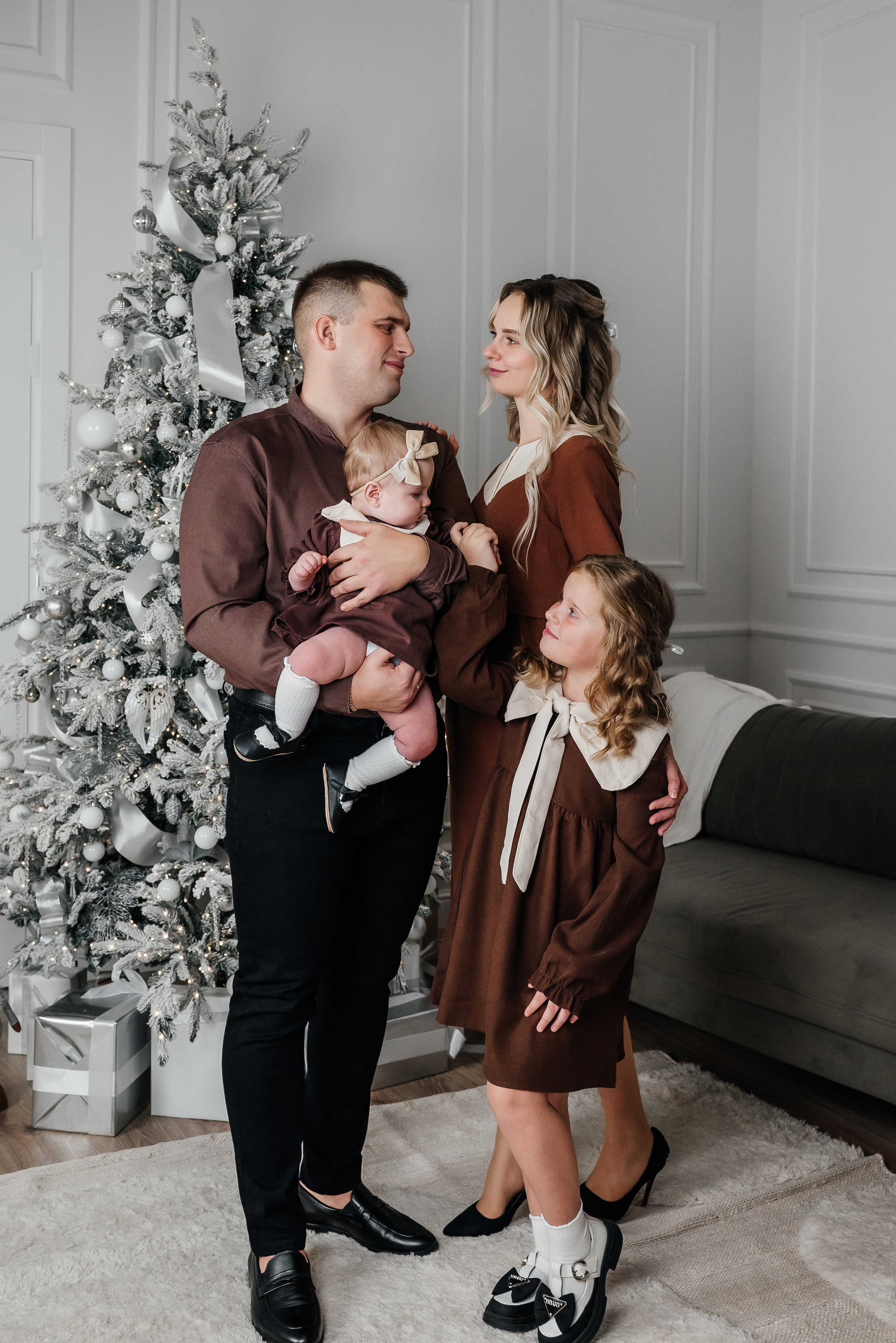 Мама, папа, 2 дочки (студия Персона). Фотограф в Дзержинске Наташа Баева