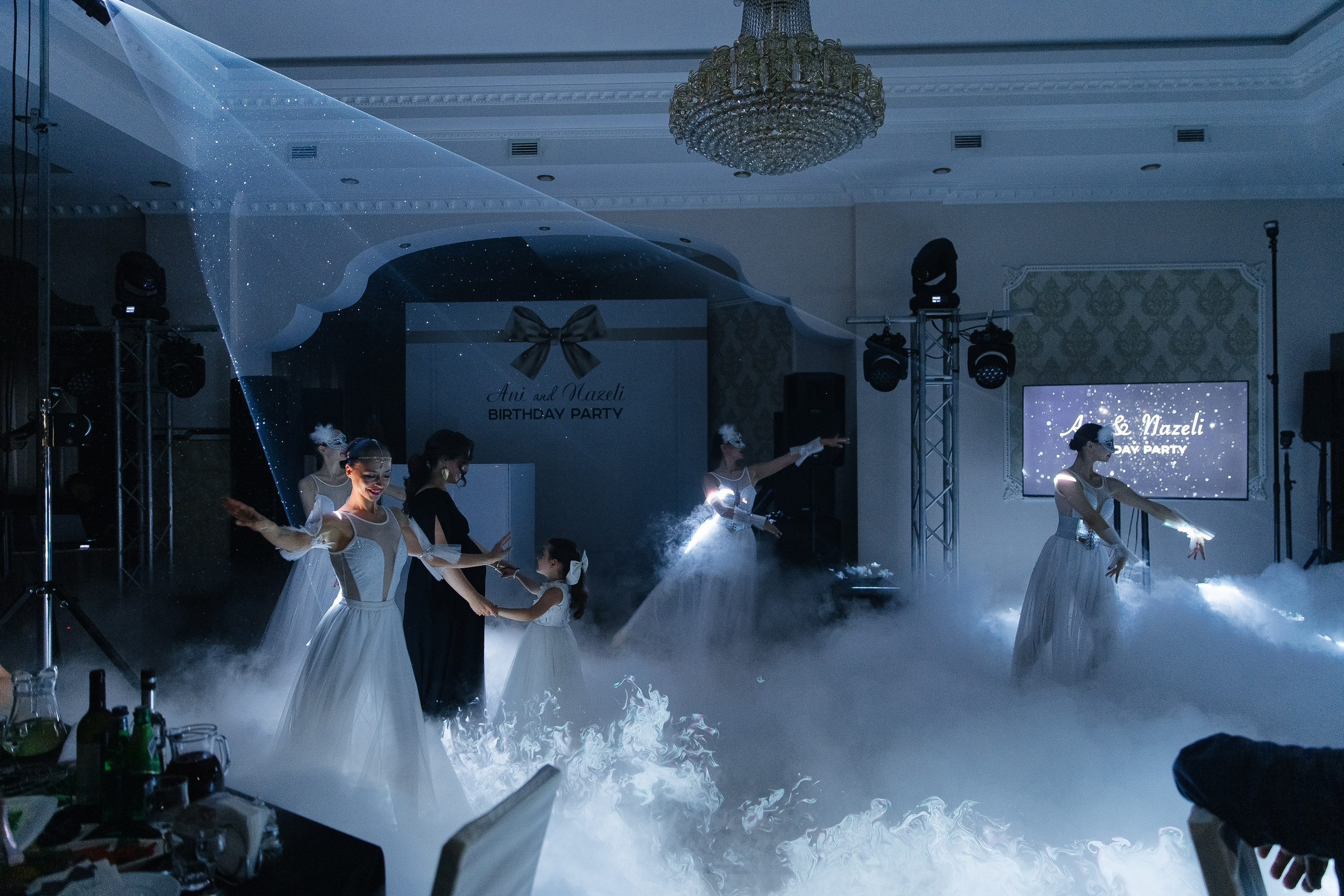 Ани и Назели. 35&5 День рождения, «Янтарь». Фотограф в Красноярске Надежда Воскресенская