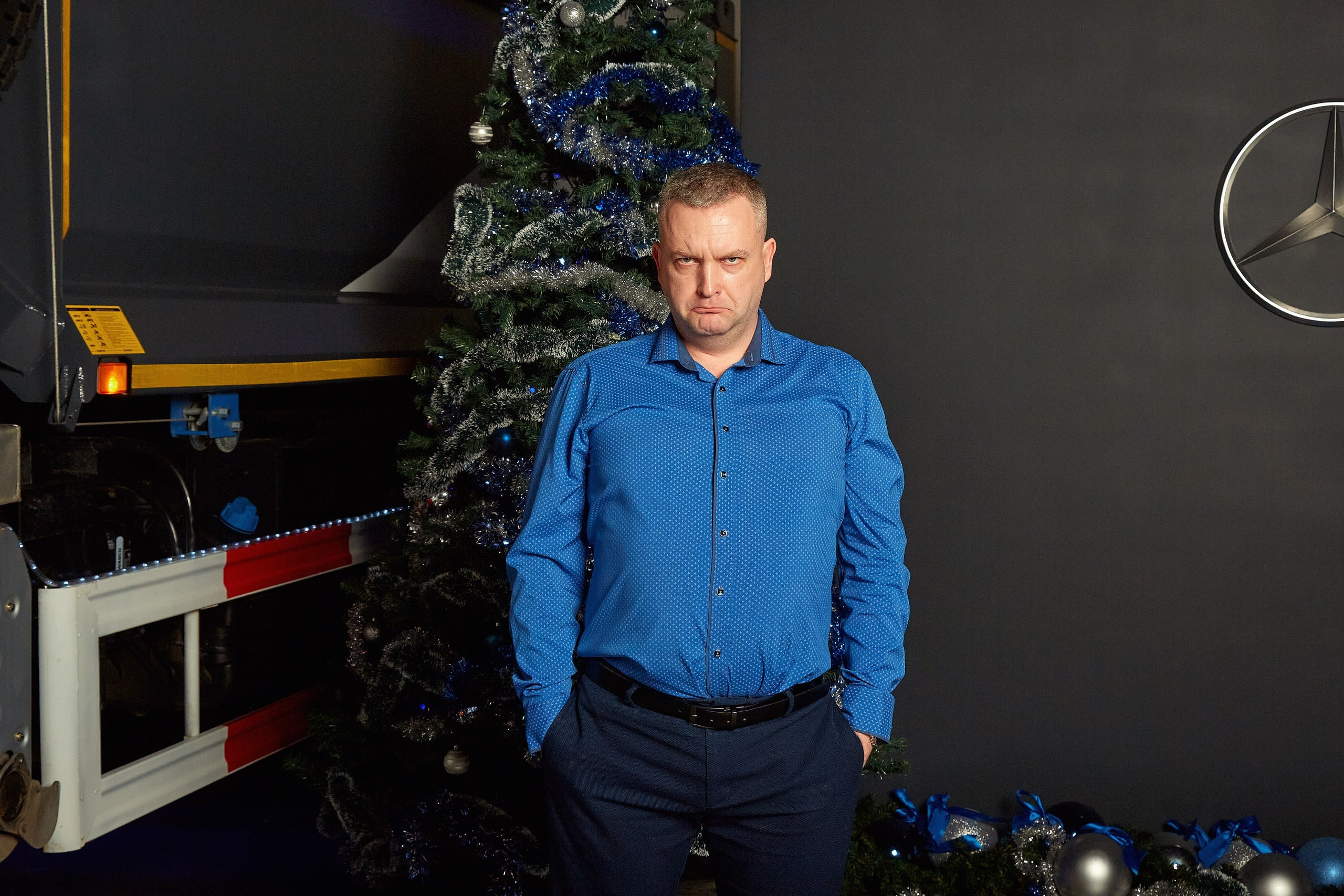 Транс-Инвест / Новогодний корпоратив на территории автосалона. Антон Артюшин, портретный фотограф. Москва