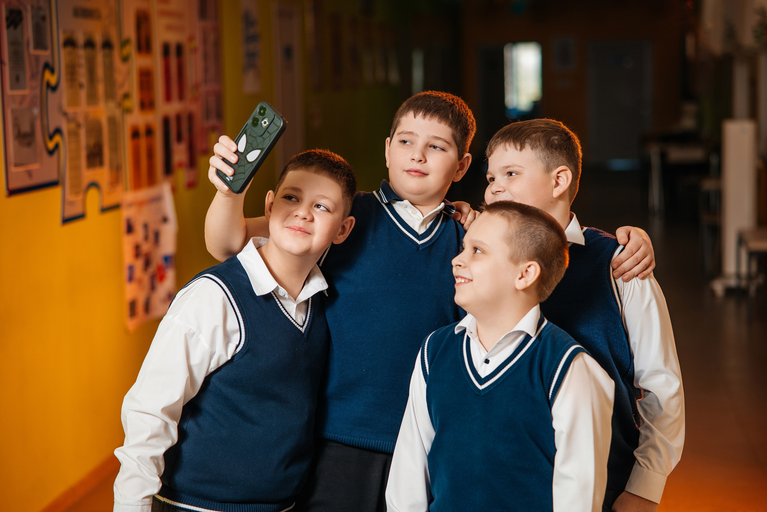 Современная началка. Школьный фотограф в Валуйках. Фотосессии для выпускников и изготовление выпускных альбомов в городе Валуйки и в Белгородской области