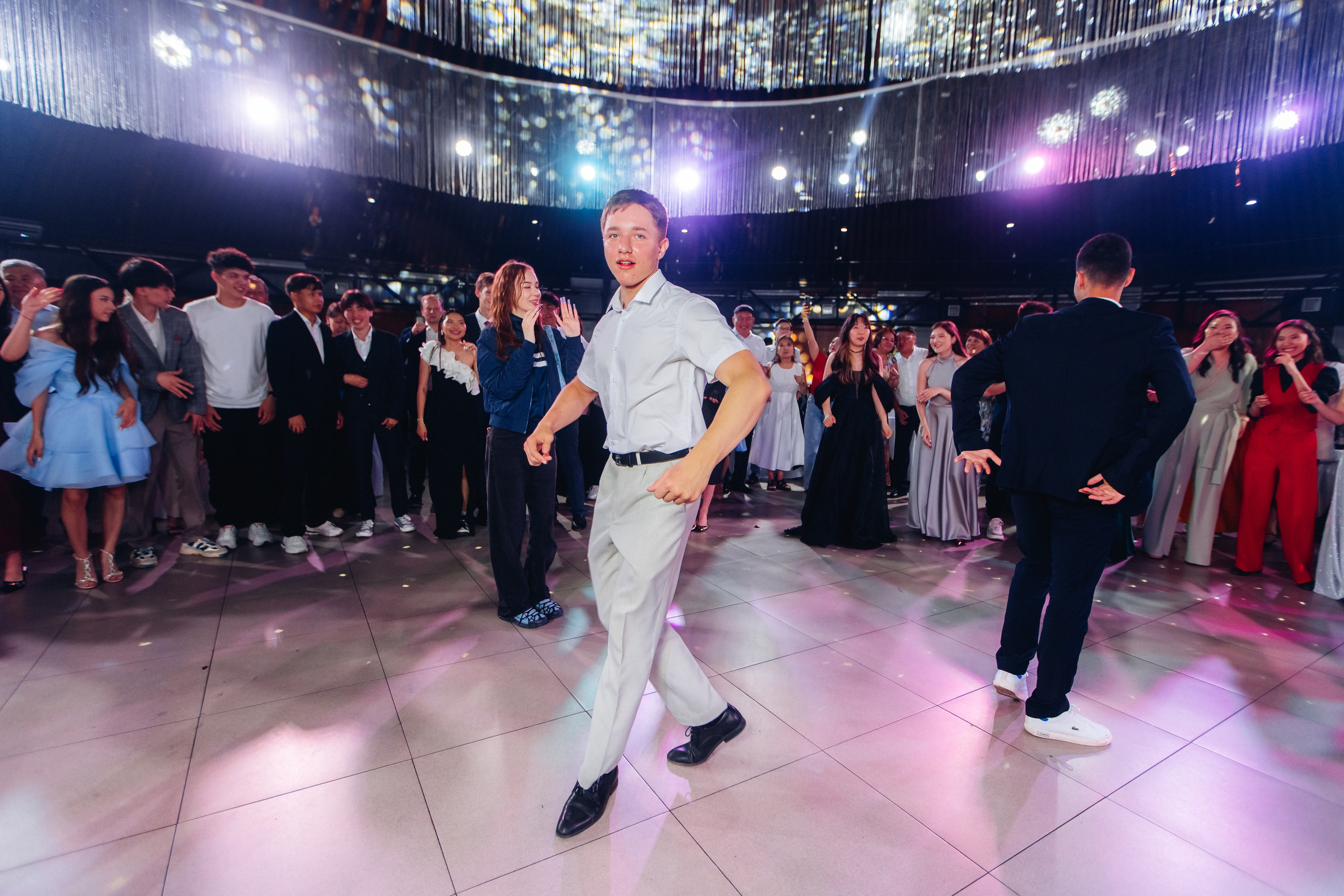 Выпускной вечер. 49 школа. Баран на корове. Свадебный и семейный фотограф в Улан-Удэ