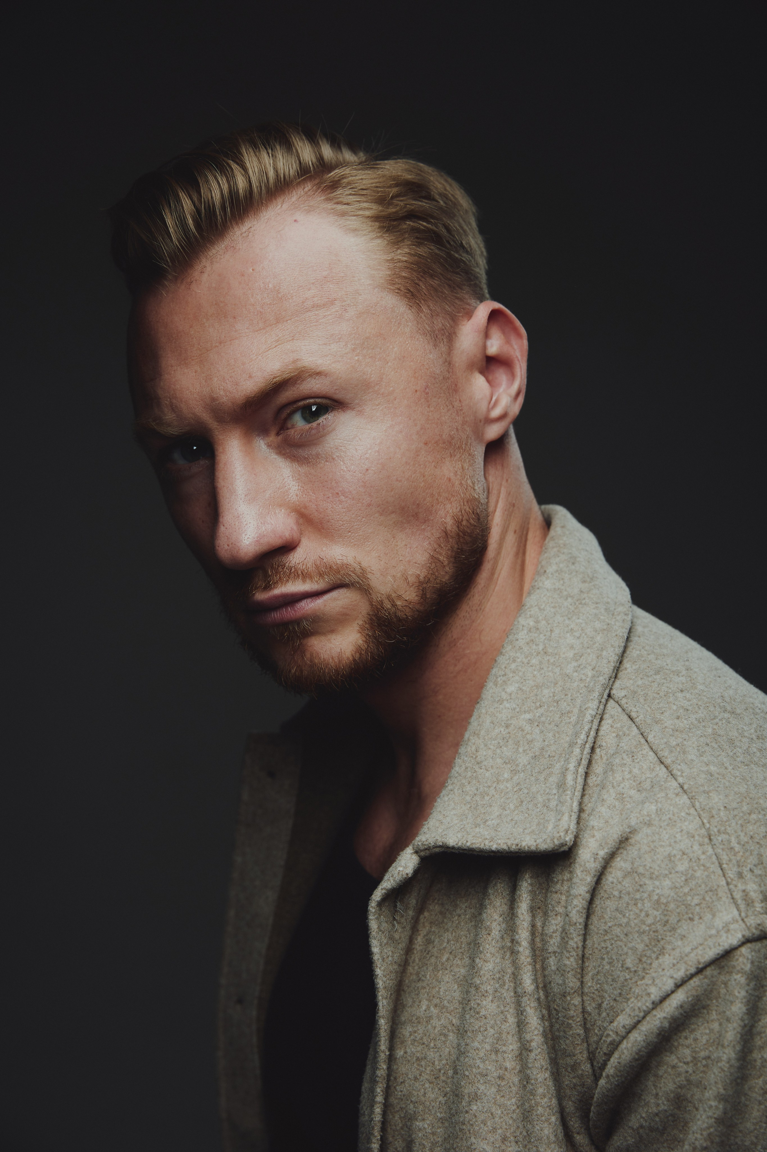 деловой портрет для linkedin, профессиональный бизнес портрет, фотосессия в деловом стиле, стильный деловой портрет, бизнес портрет москва, студийная фотосессия деловой портрет, заказать деловой портрет, фотосъемка бизнес портрета, деловой портрет женщины, бизнес портрет для женщин, мужской бизнес портрет, фотограф бизнес портретов, портрет для деловой биографии, обработка делового портрета ии, лучшие позы для бизнес портрета