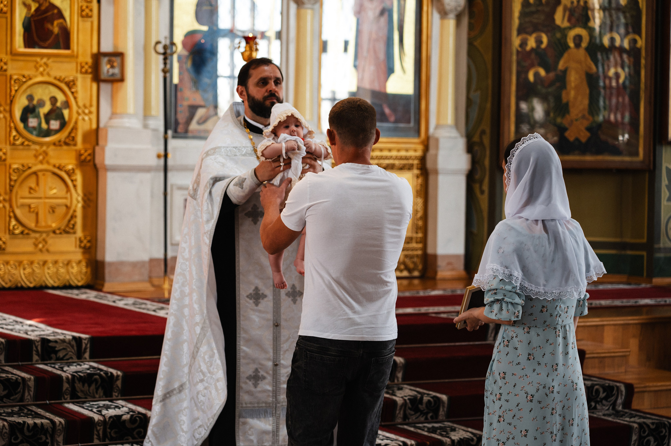 Таинство Крещения Дарьи (Храм Преполовения Пятидесятницы). Фотограф Ярута Оксана / Ростов-на-Дону