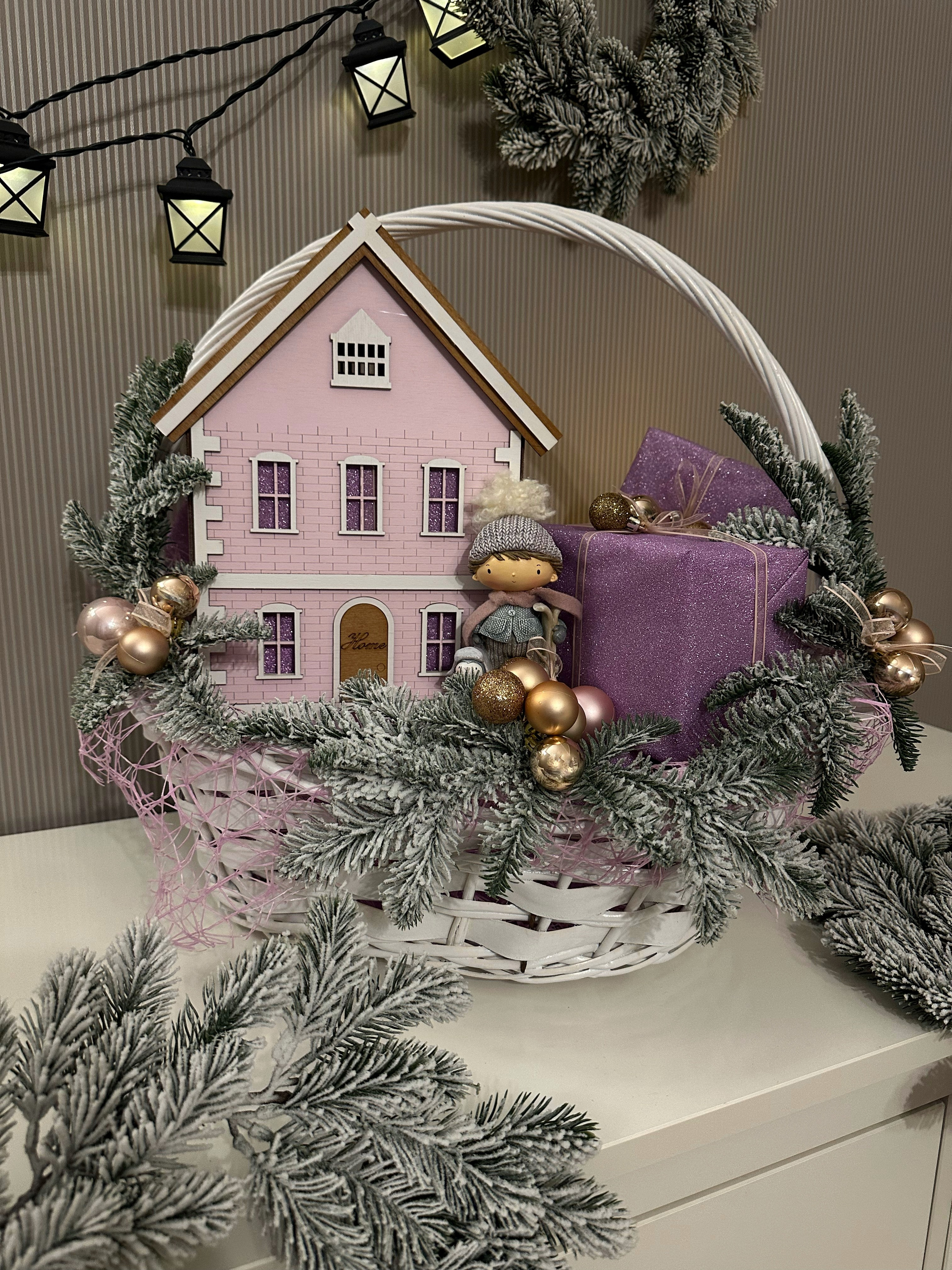 Новогодняя корзина. Студия подарочных наборов «Владия»