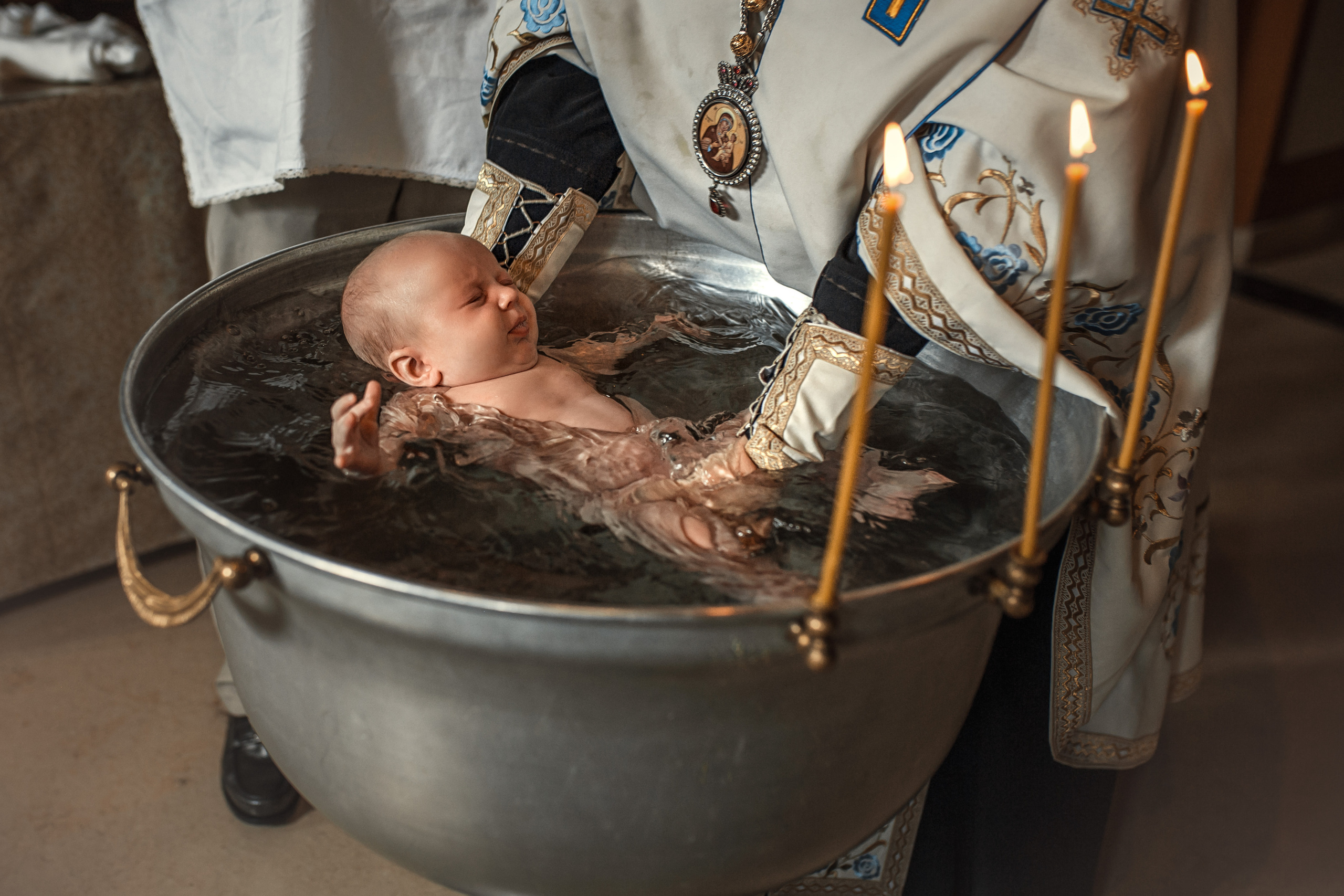 Крещение Луки. Храм Петра и Павла на Яузе. Фотограф на Крещение в Москве Ткач Елена