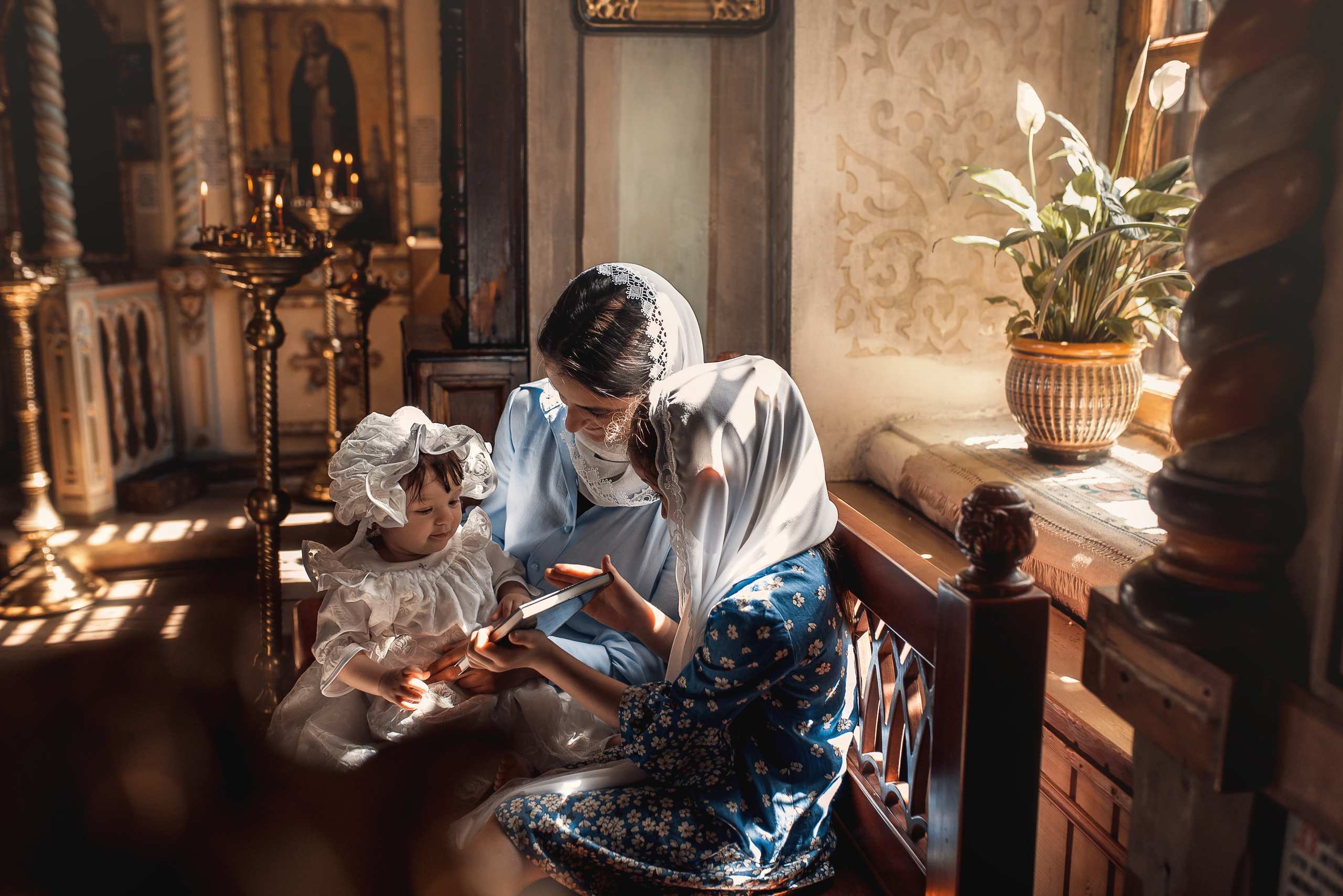 Крещение Анны. Храм Владимирской Иконы Божией Матери в с. Быково. Фотограф на Крещение в Москве Ткач Елена